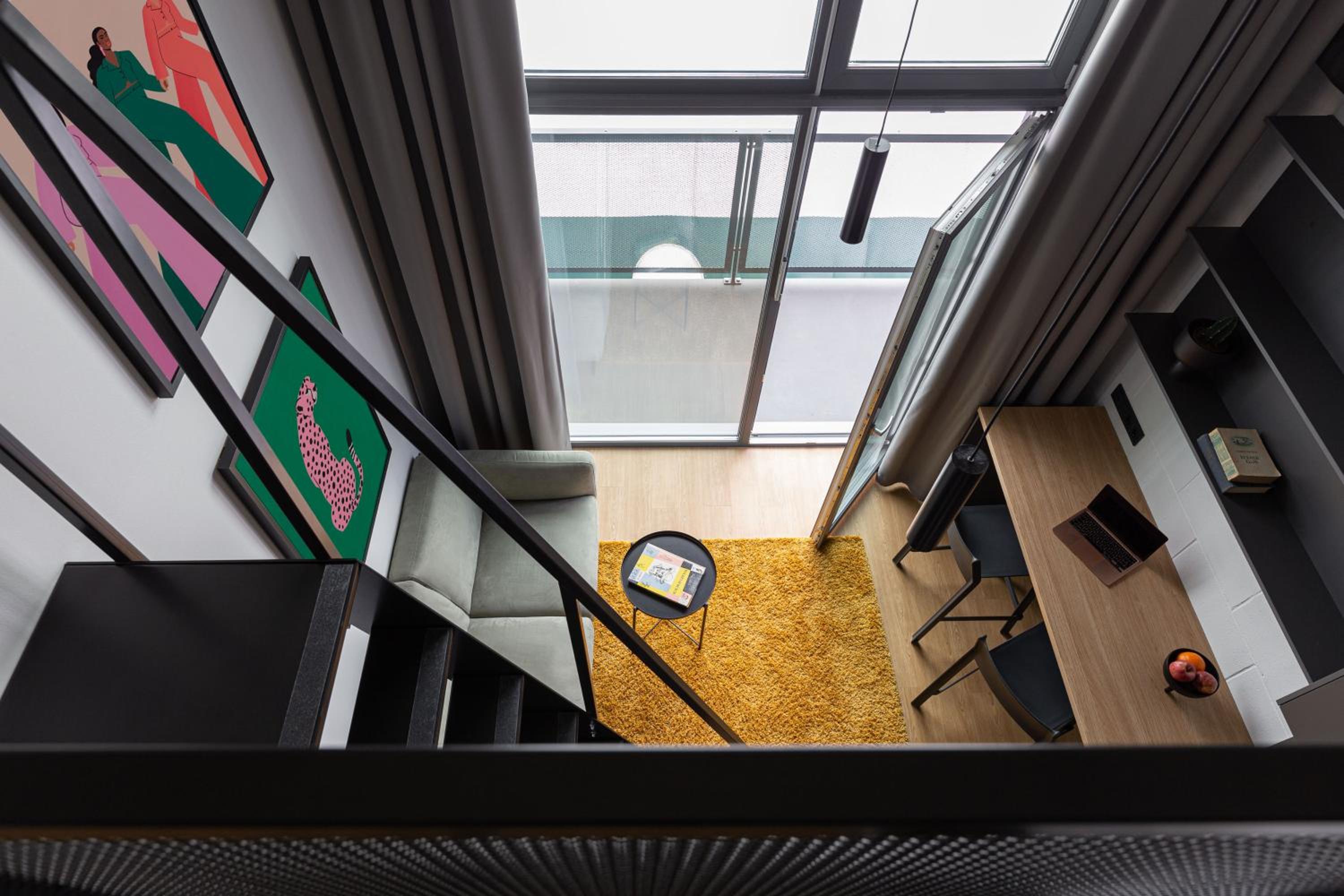 Studio - Split Level - Photo 3