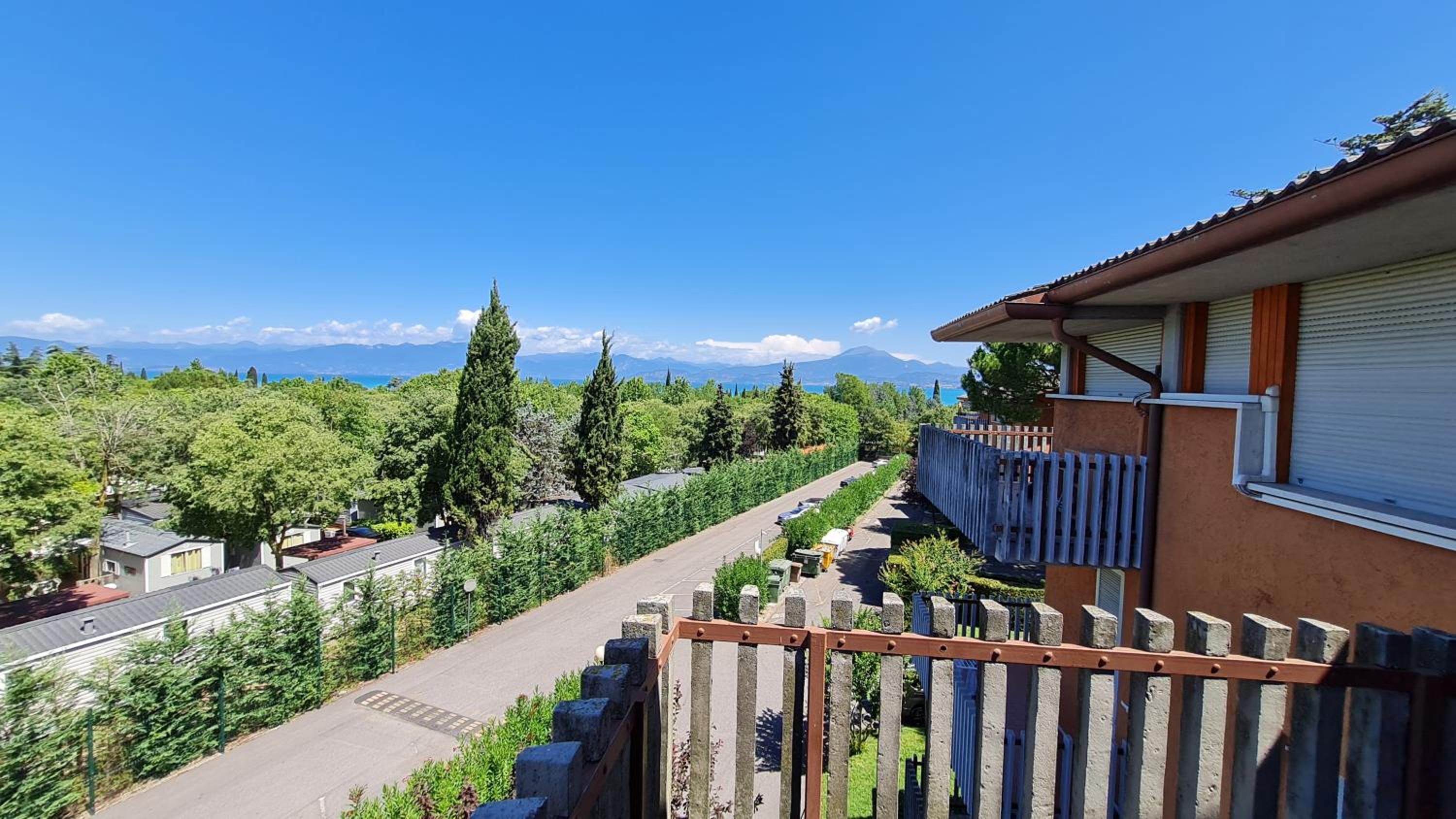 Apartment with Balcony photo 3
