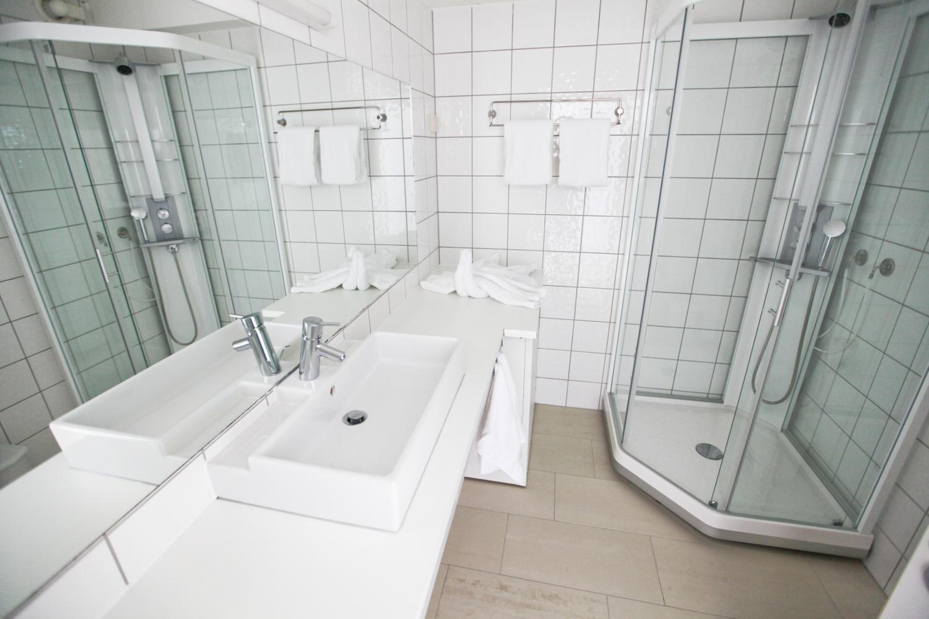 Two-Bedroom Apartment - Photo 5