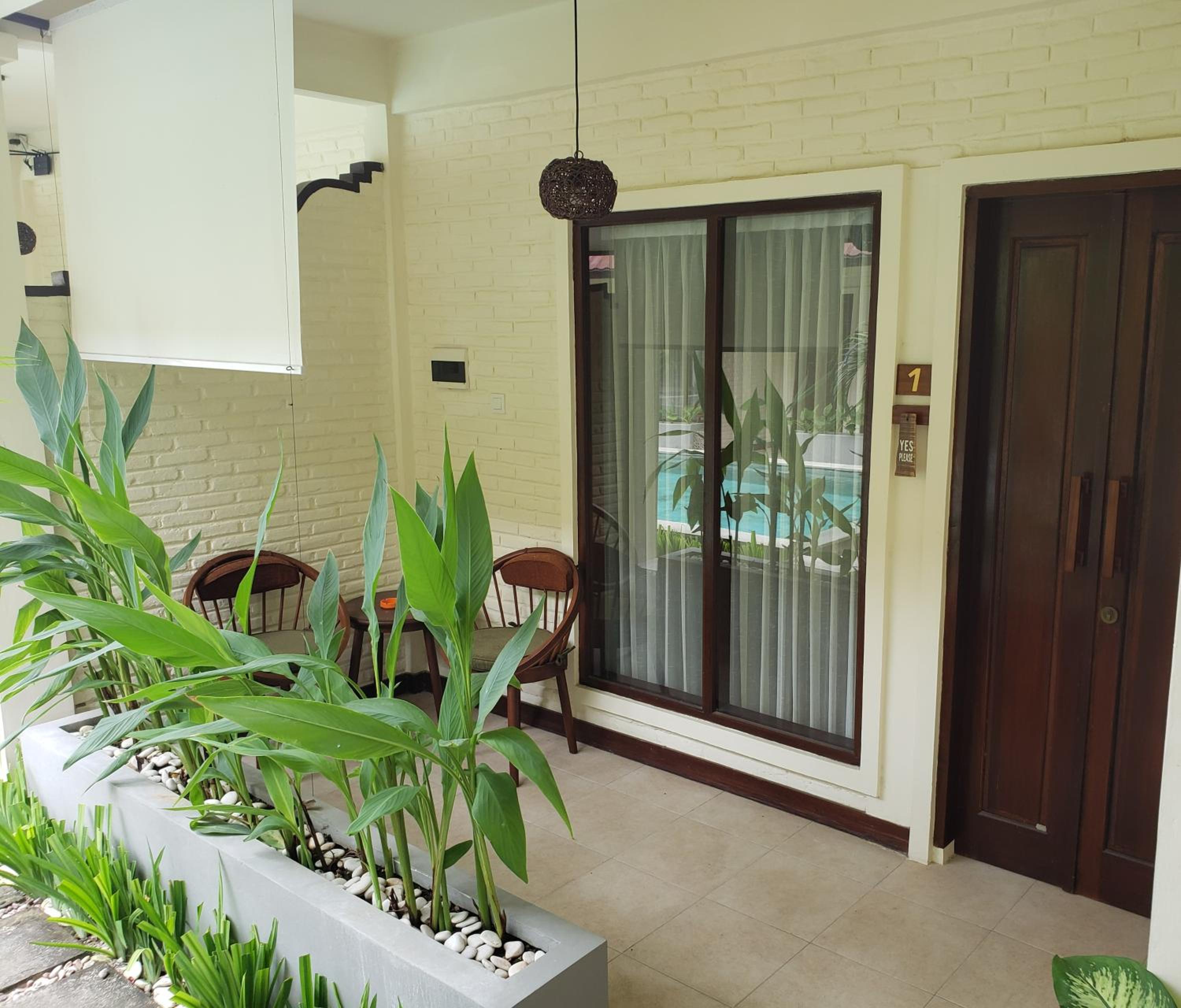 King Room with Pool View - Photo 7