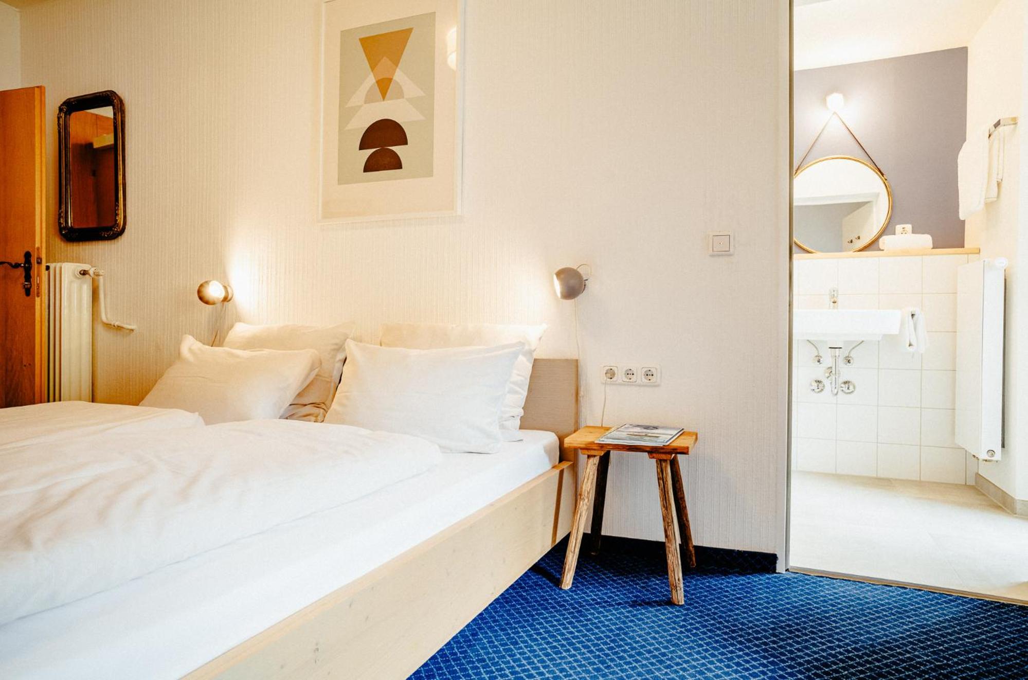 Standard Double or Twin Room - Photo 7