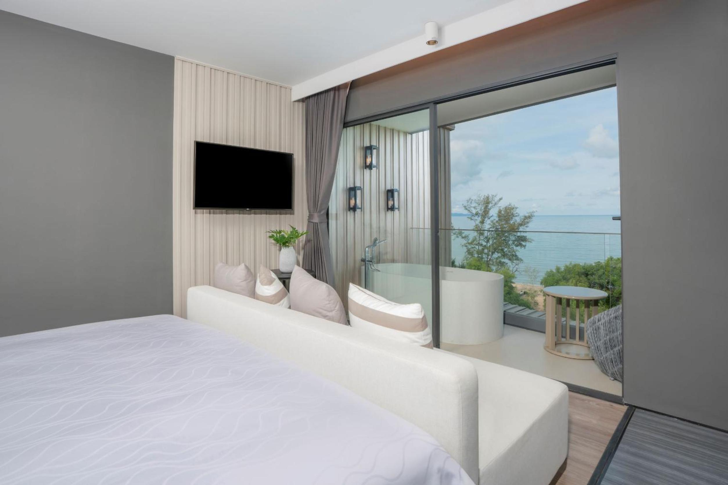 Executive Ocean - Photo 3