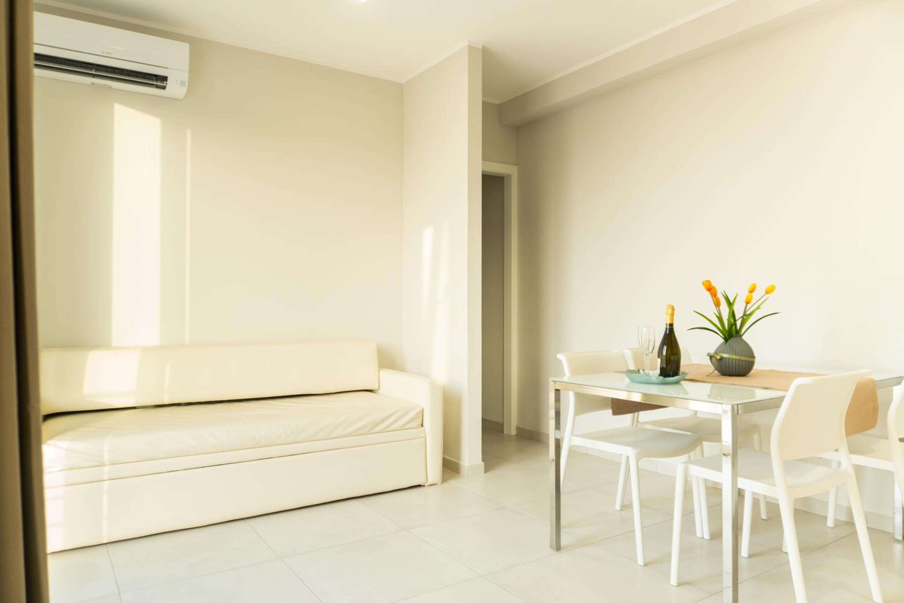 One-Bedroom Apartment with Balcony and City View photo 1