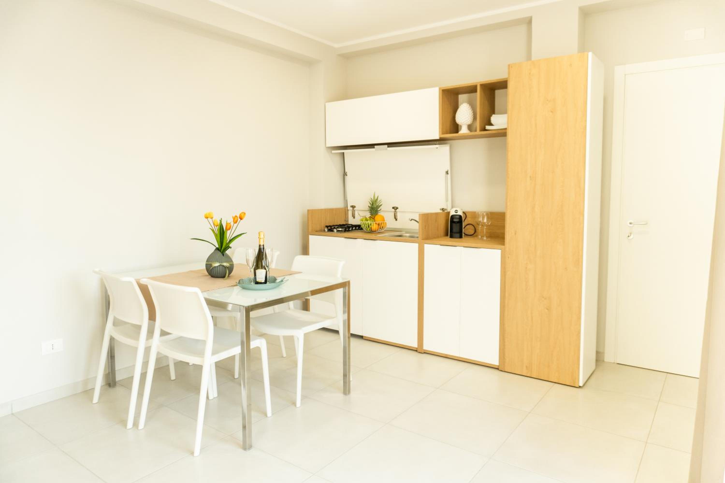 One-Bedroom Apartment with Balcony and City View photo 3