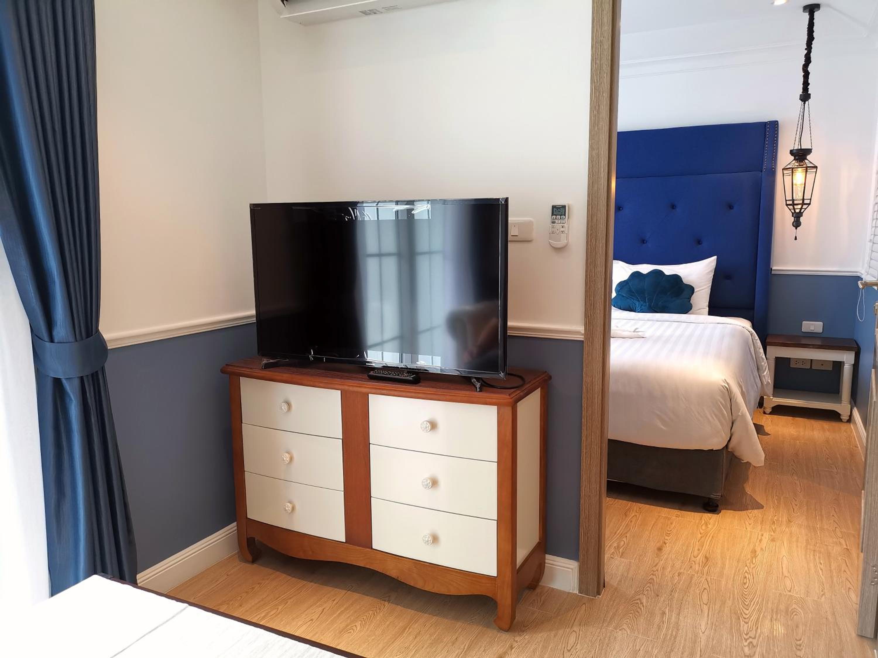 One-Bedroom Apartment - Photo 9