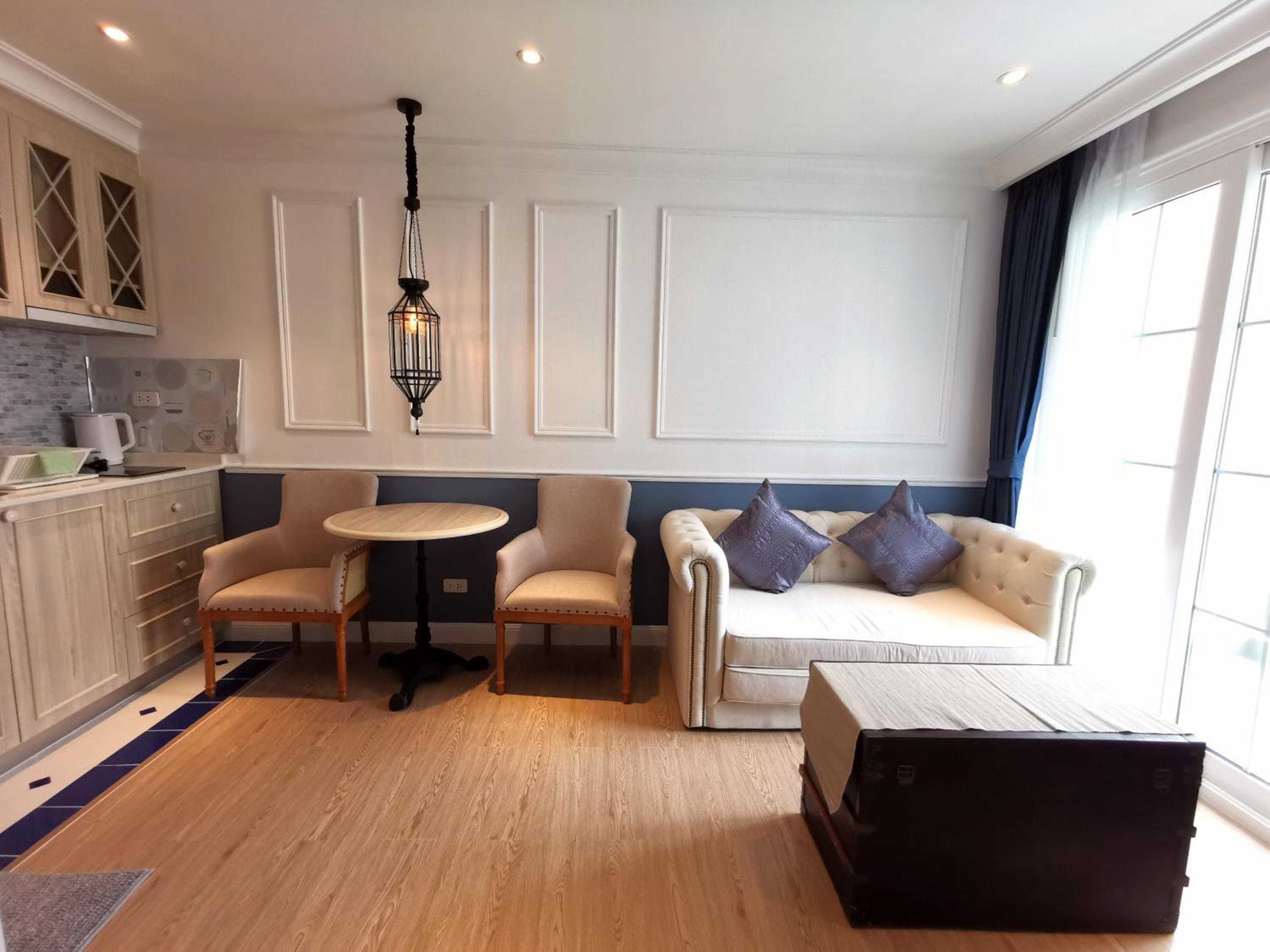 One-Bedroom Apartment - Photo 11