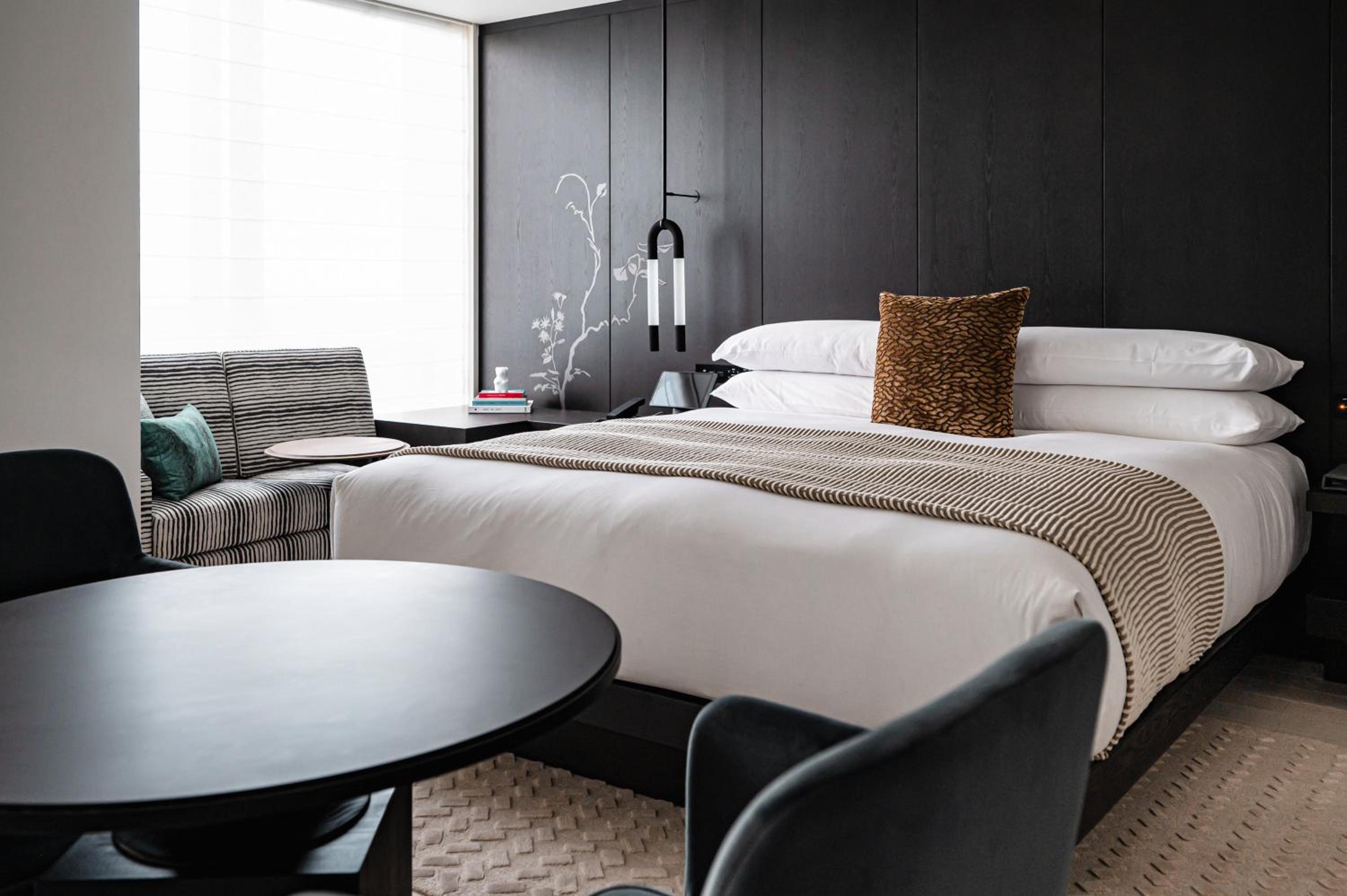 Premium King Room photo 3