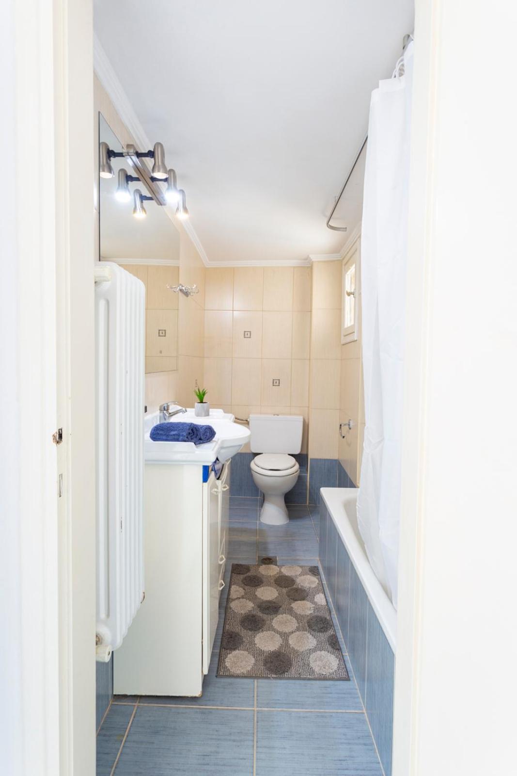 Three-Bedroom Apartment - Photo 12