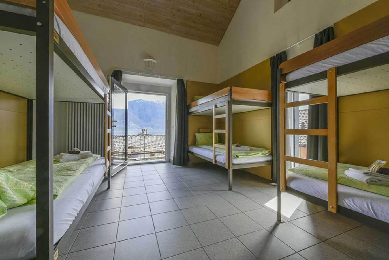 6-Bed Mixed Dormitory Room photo 1