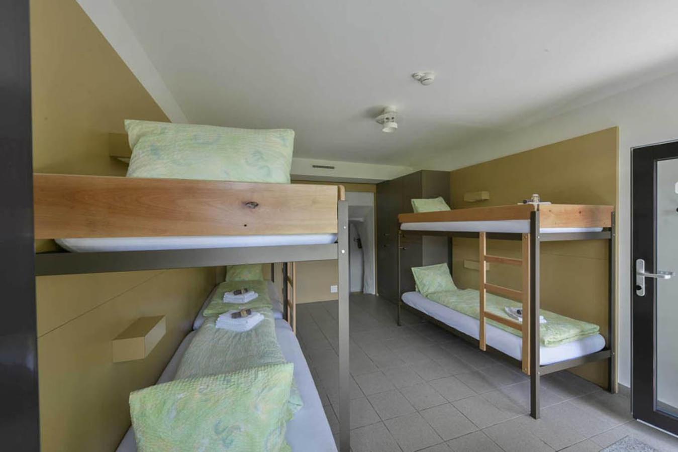 6-Bed Mixed Dormitory Room photo 3