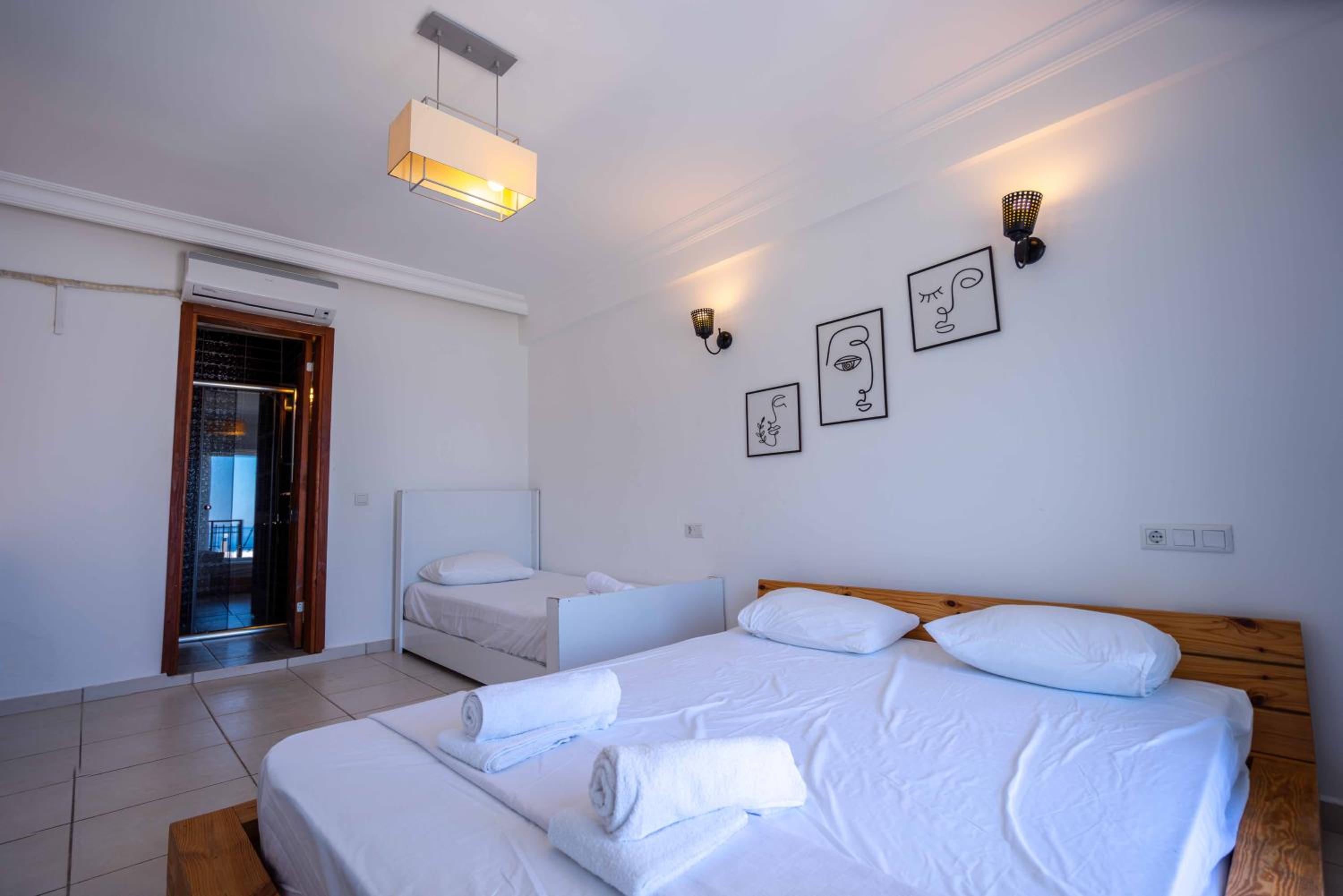 Deluxe Triple Room with Sea View - Photo 2