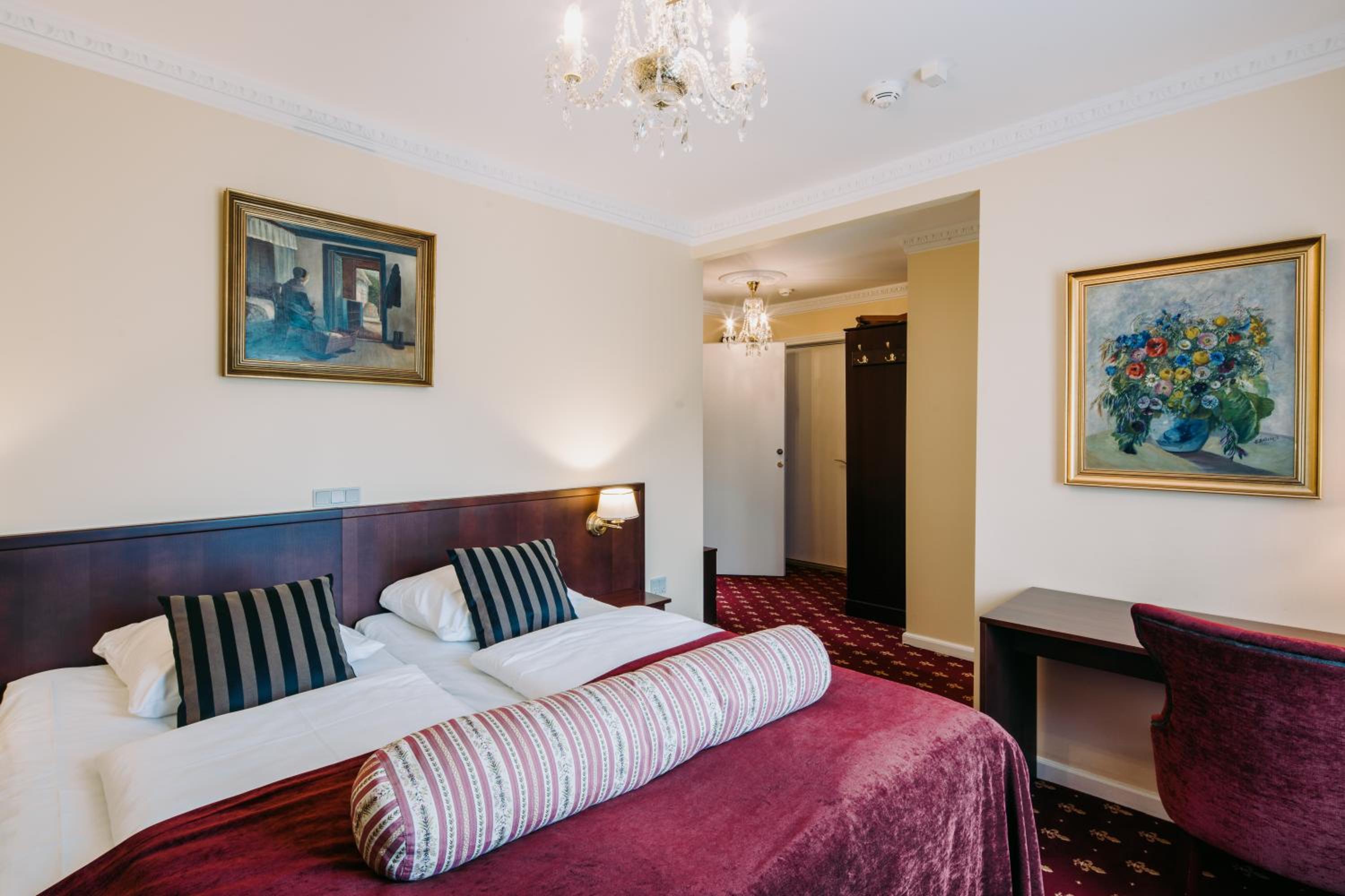 Standard Double or Twin Room - Photo 1