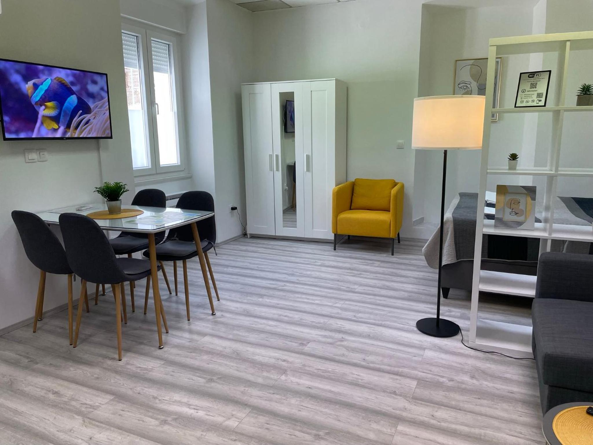 One-Bedroom Apartment - Photo 32