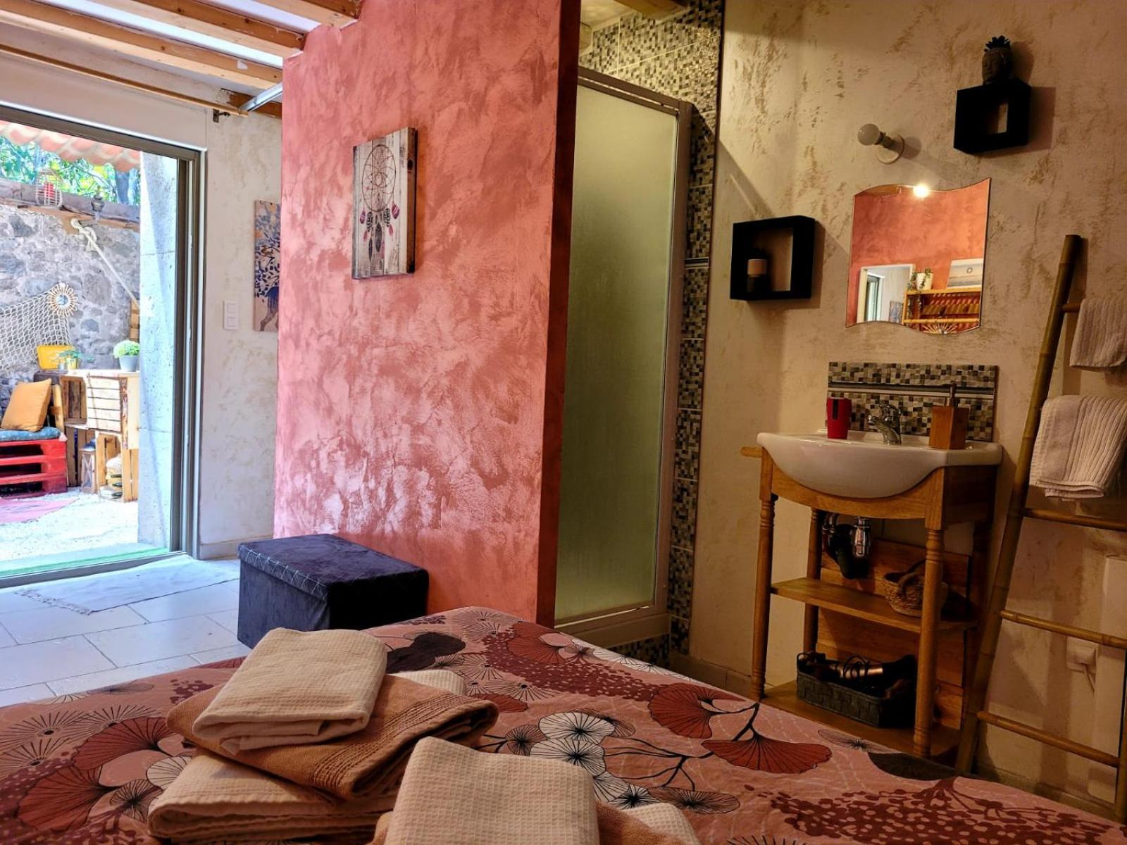 Double Room - Photo 2