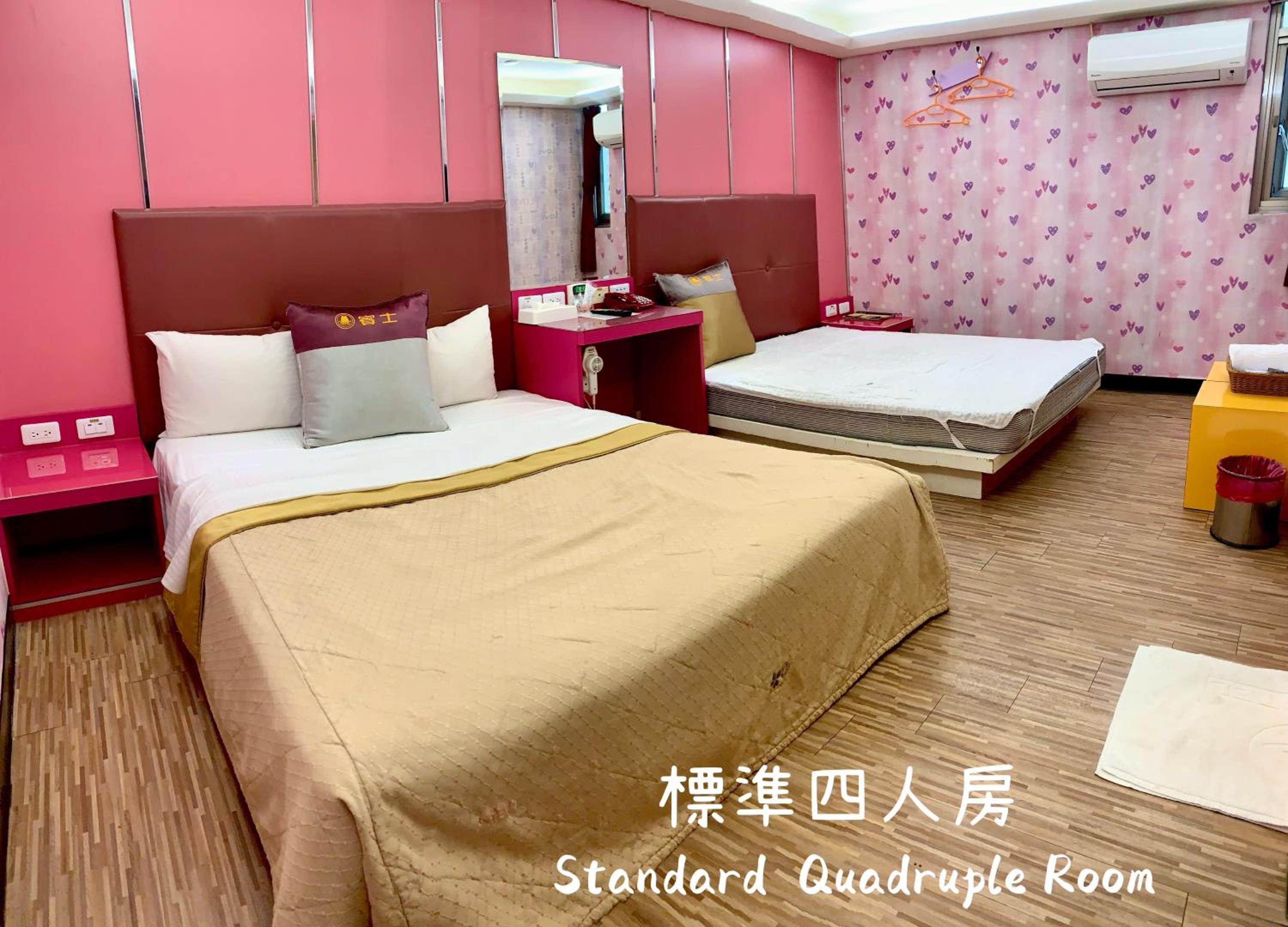 Standard Quadruple Room photo 2