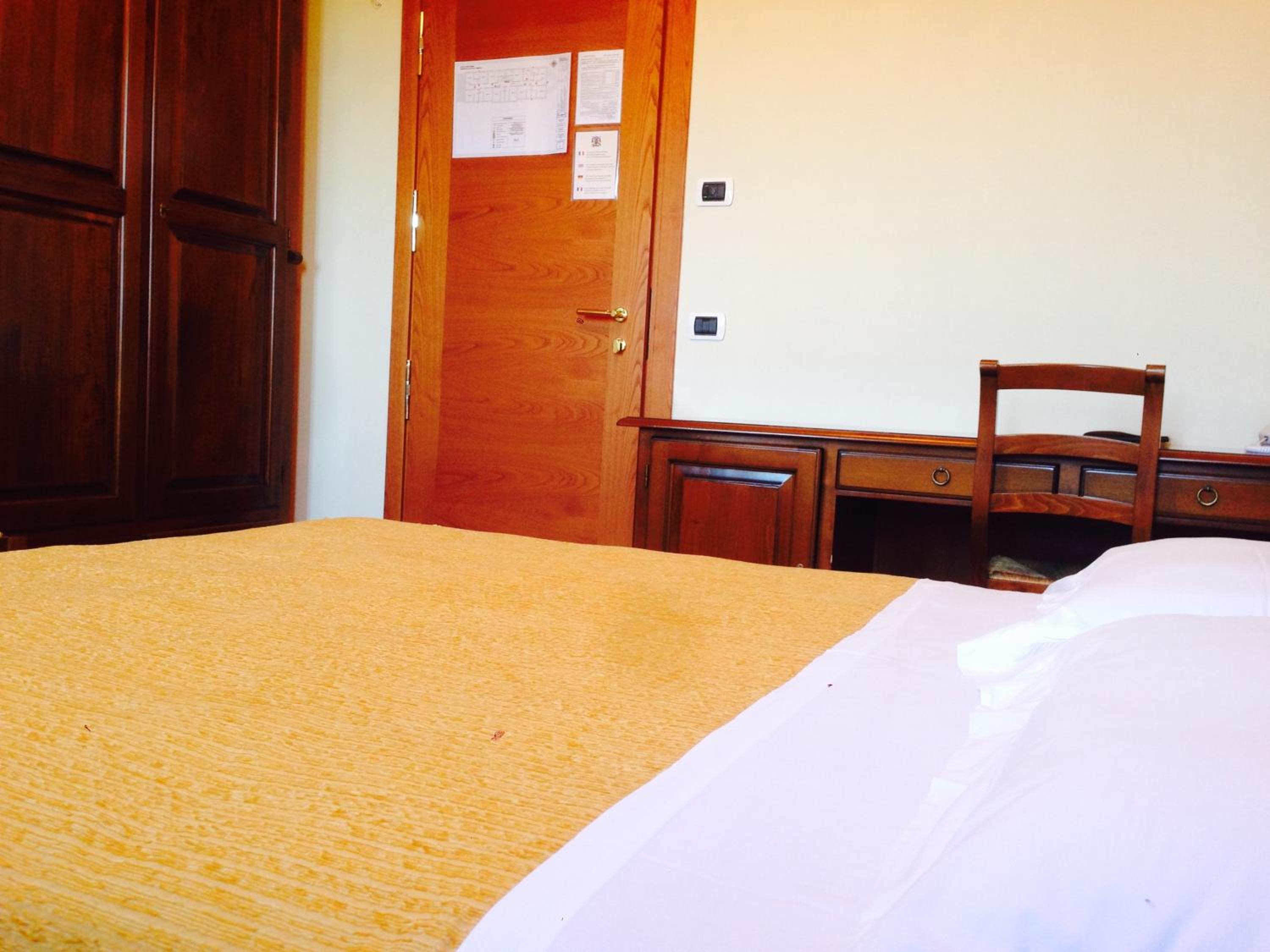 Queen Room - Disability Access photo 1