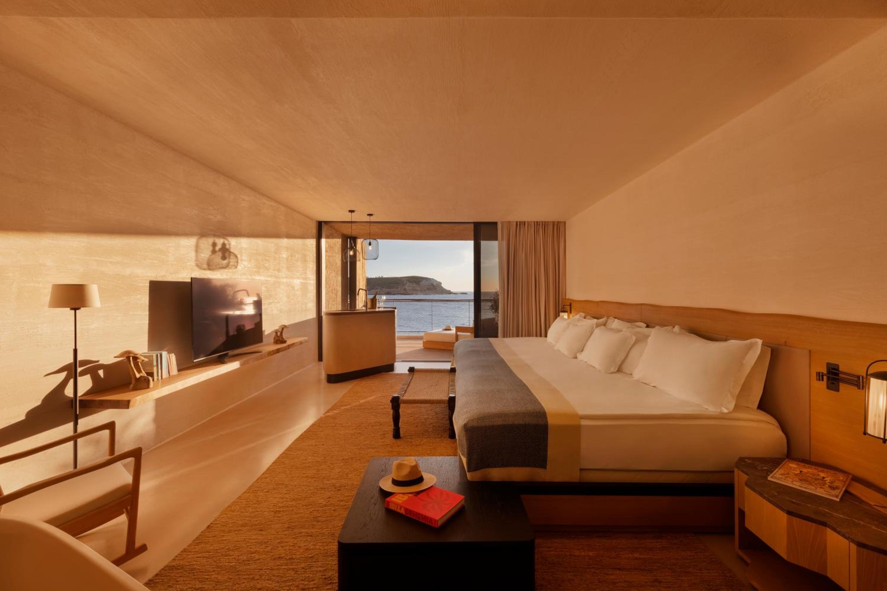 Cave Suite with Sea view