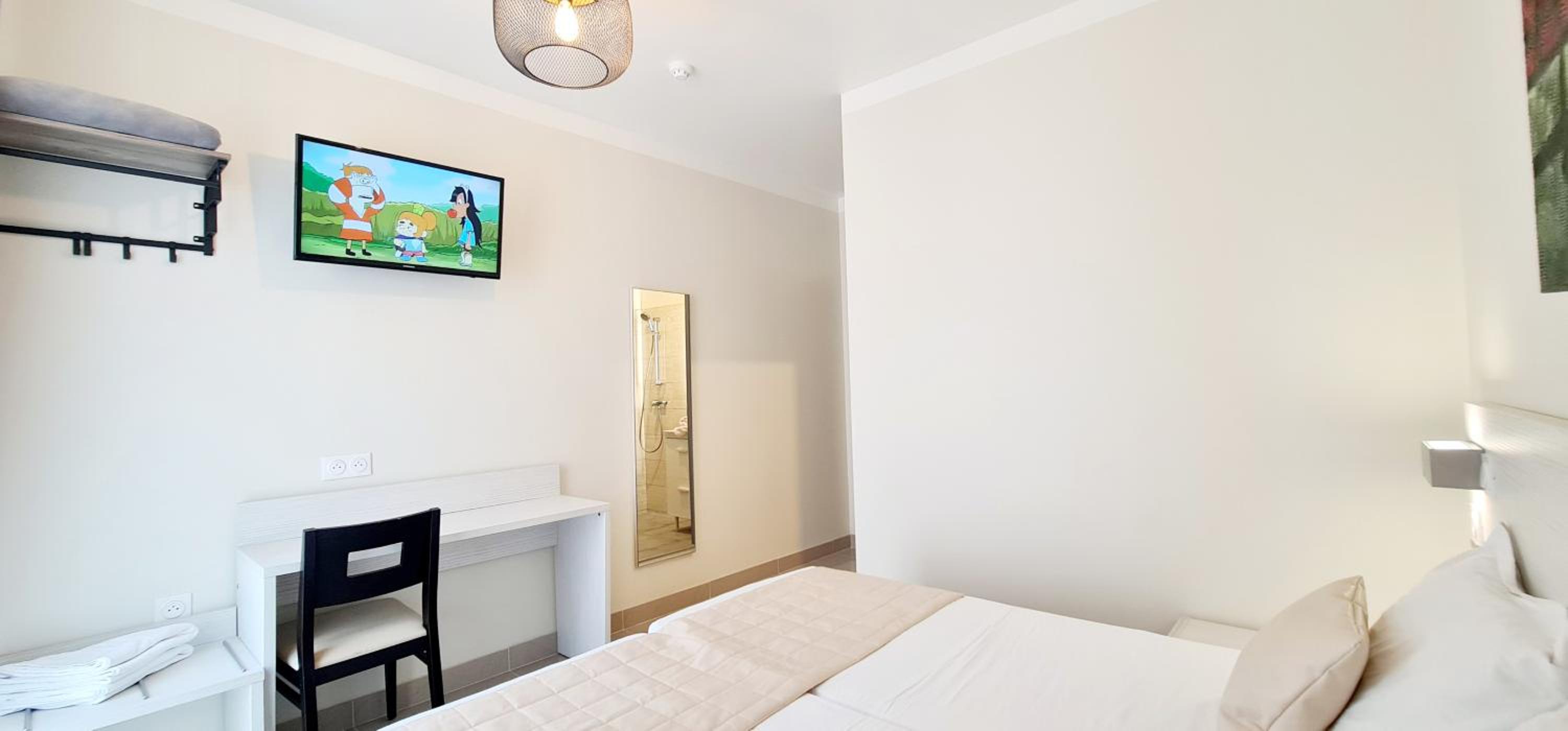 Double or Twin Room - Photo 13
