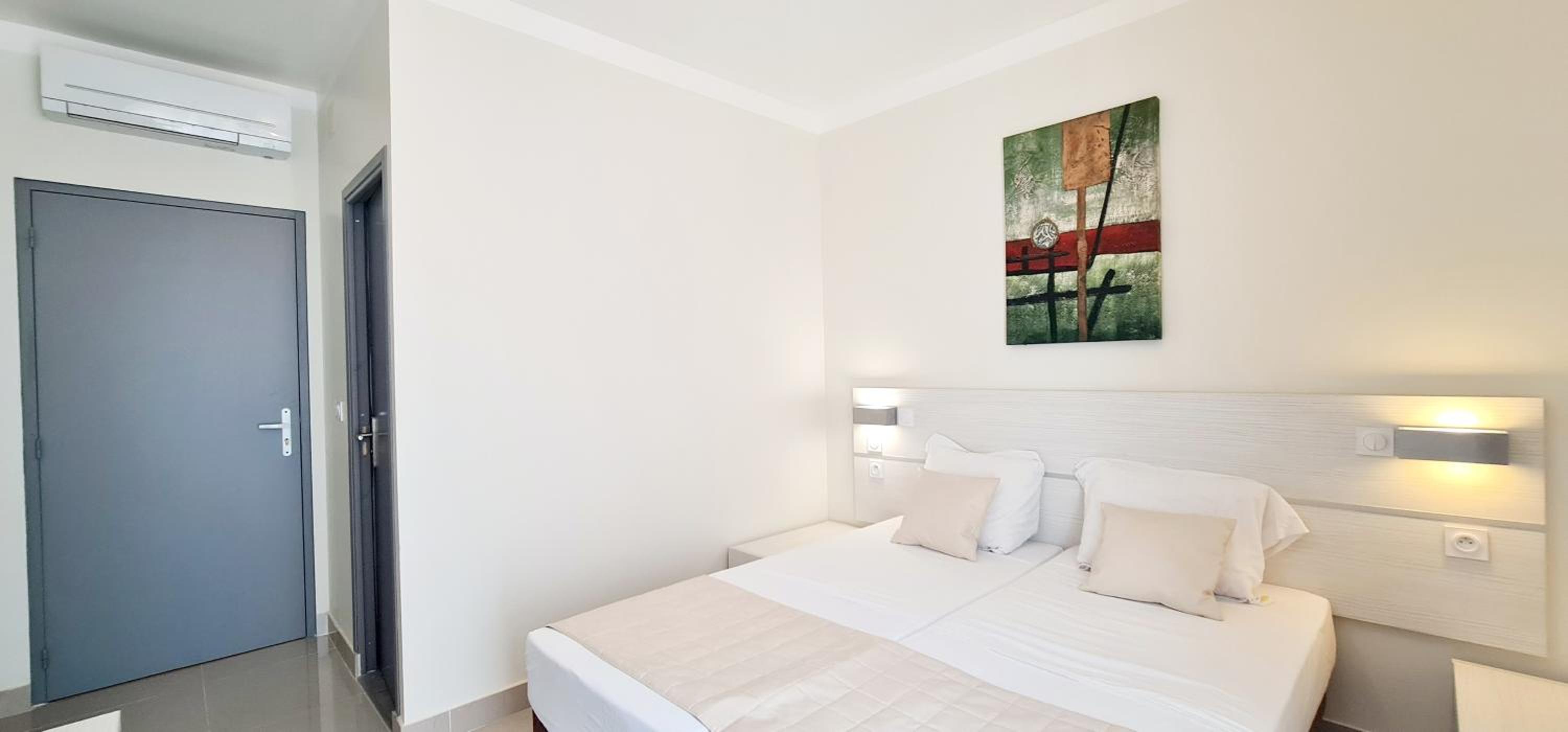 Double or Twin Room - Photo 6