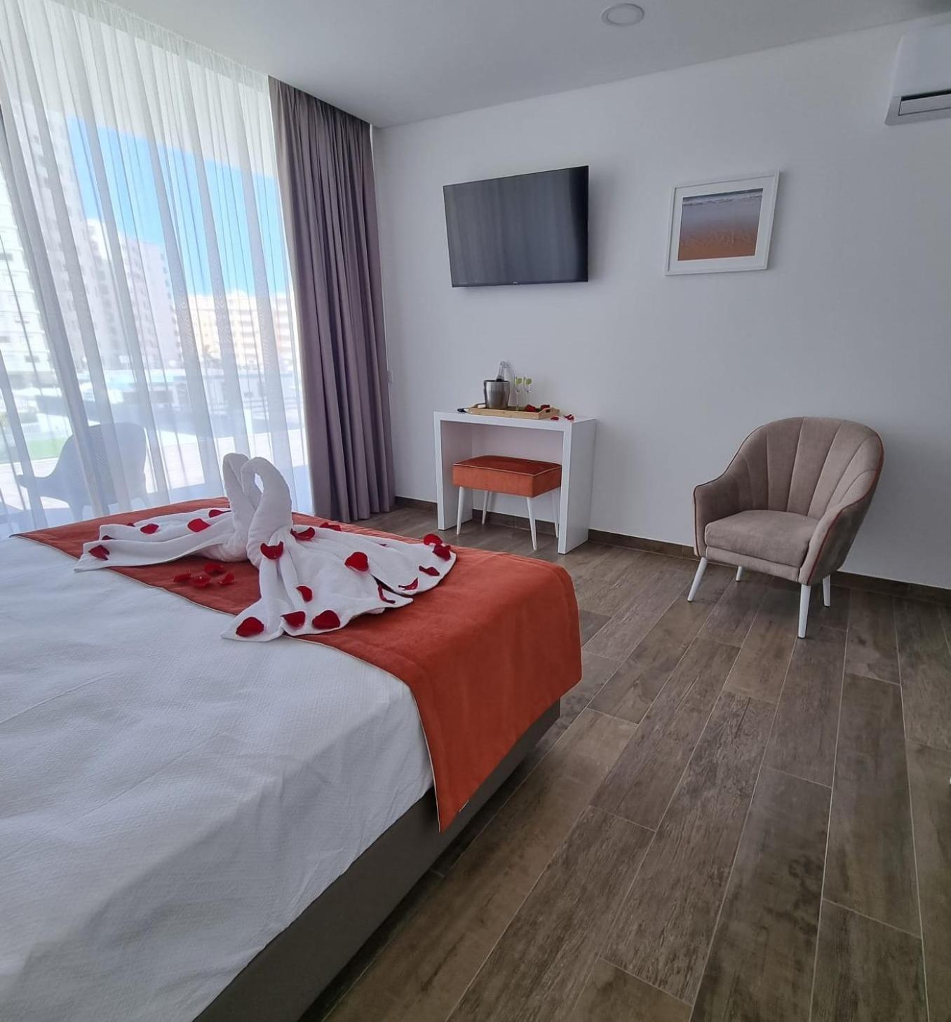 Double Room with Pool View photo 1