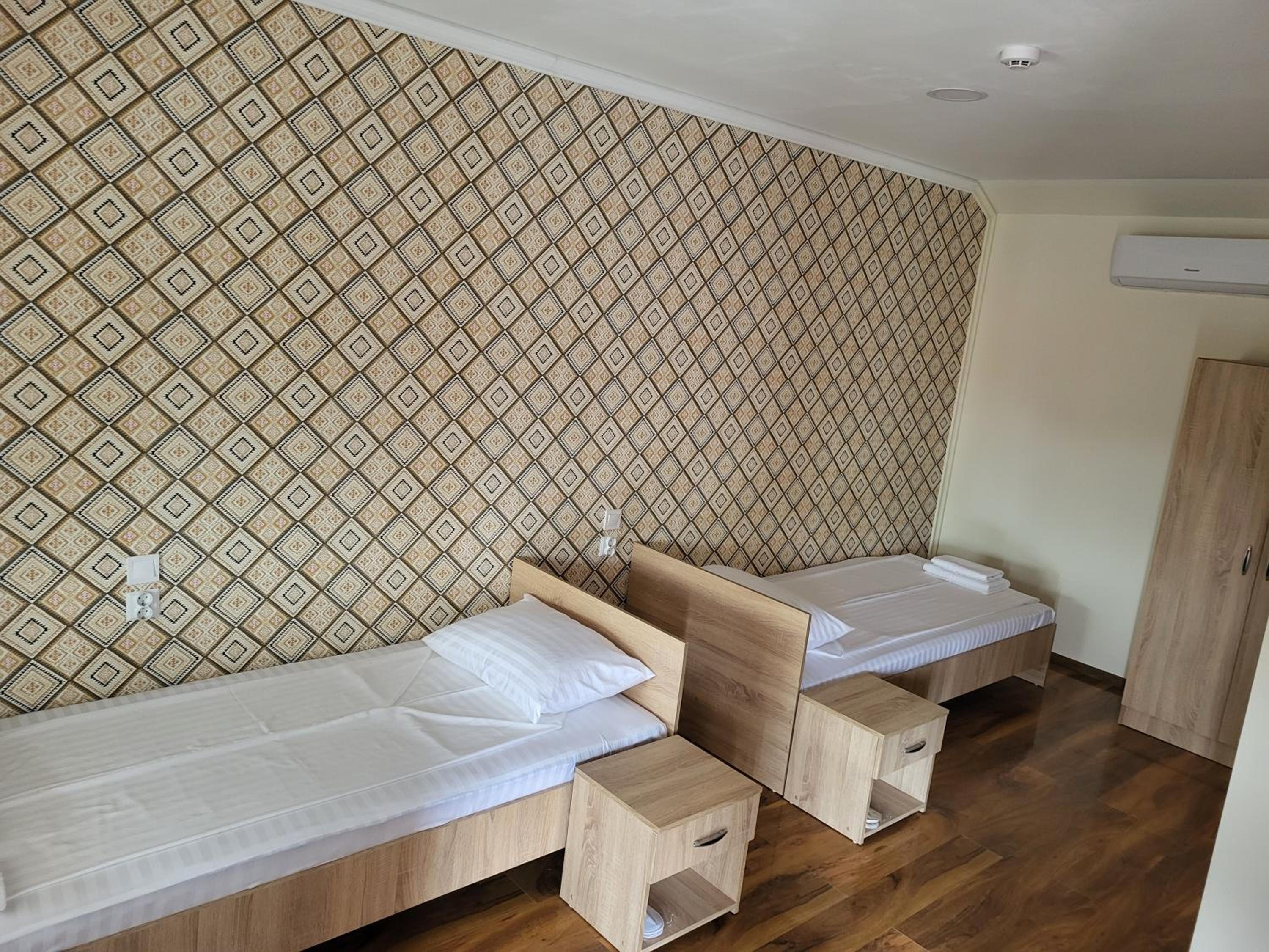 Twin Room with Private Bathroom photo 2
