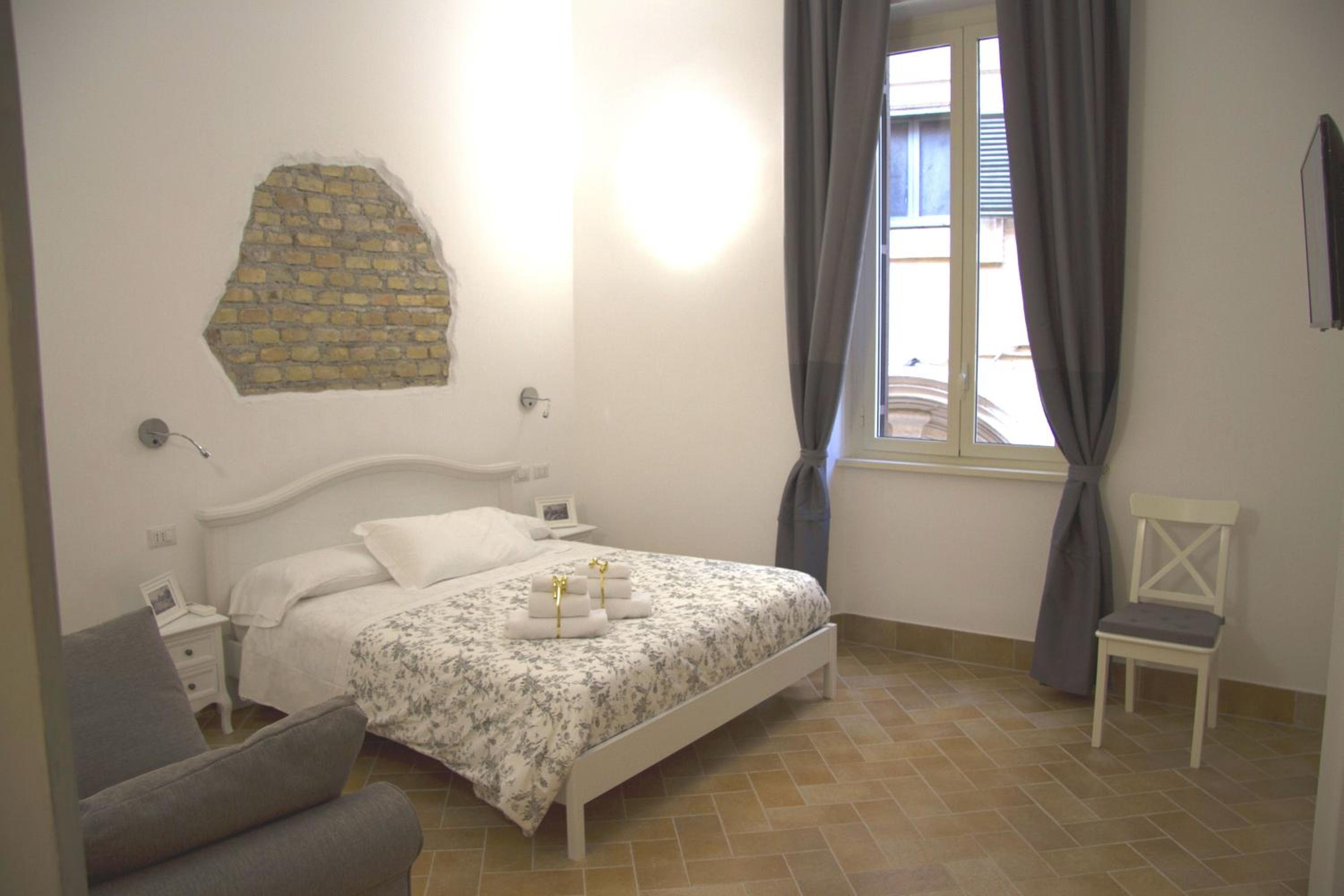One-Bedroom Apartment (5 Adults)