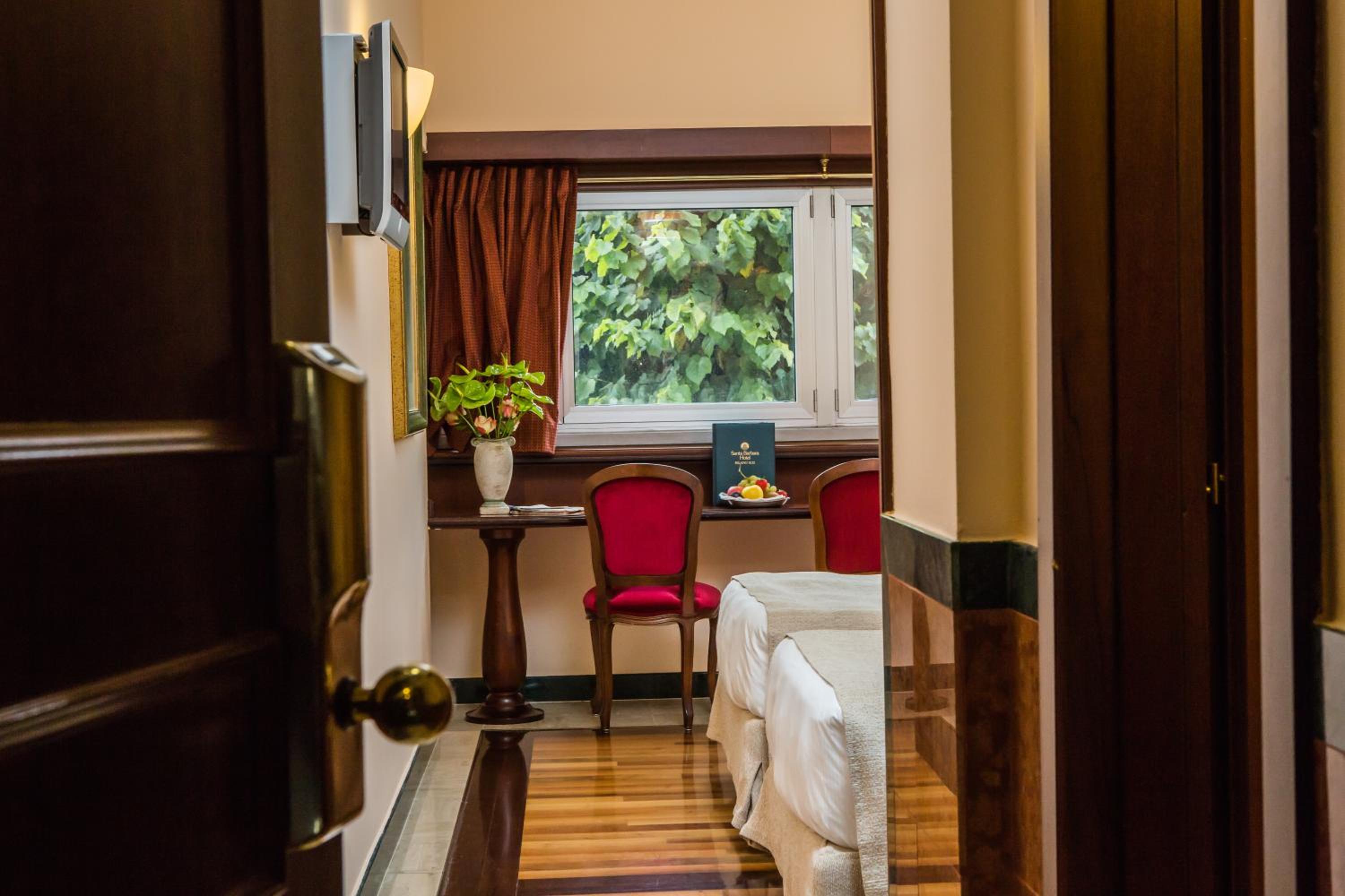 Twin Room - Photo 5