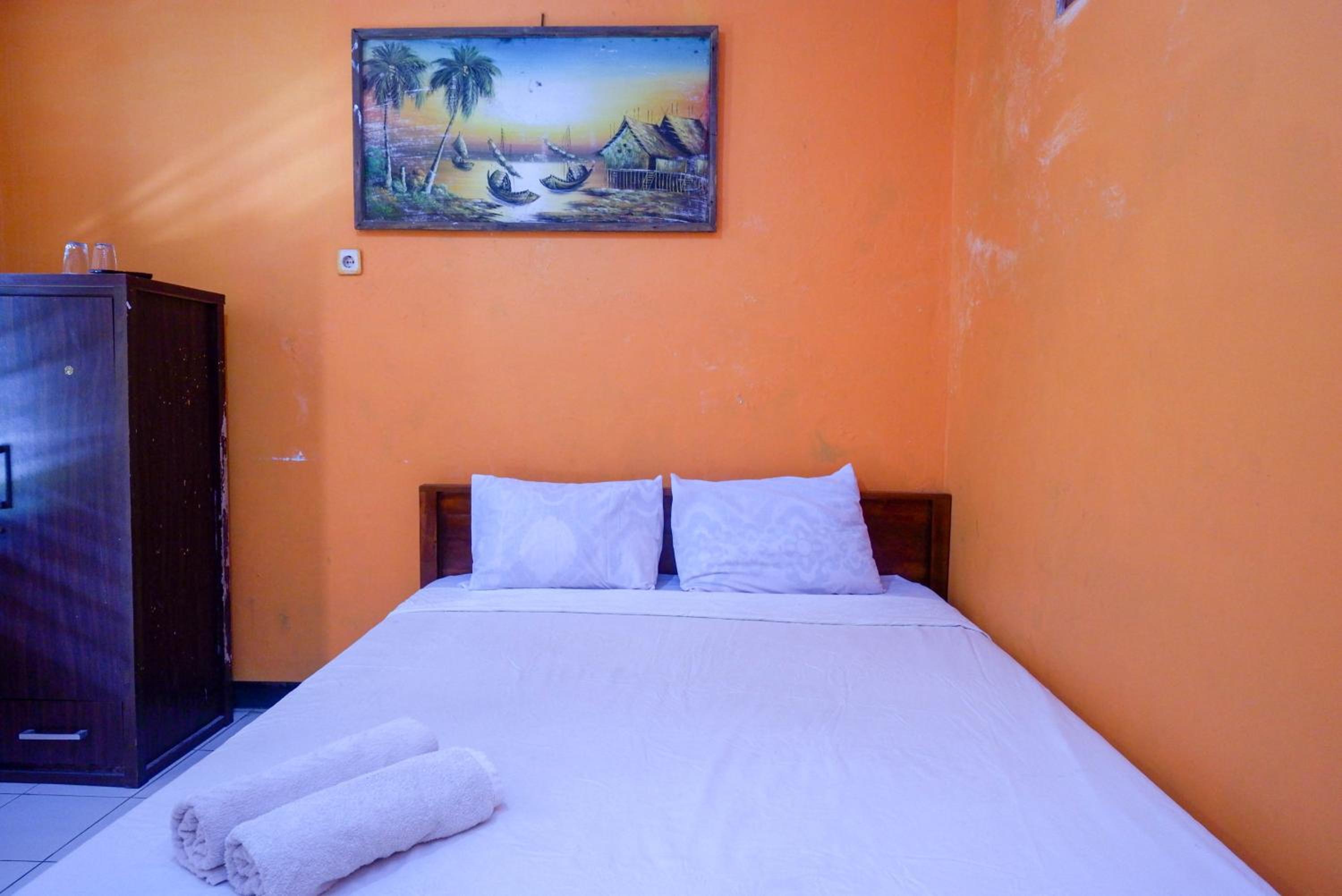 Standard Double Room with Fan - Photo 2