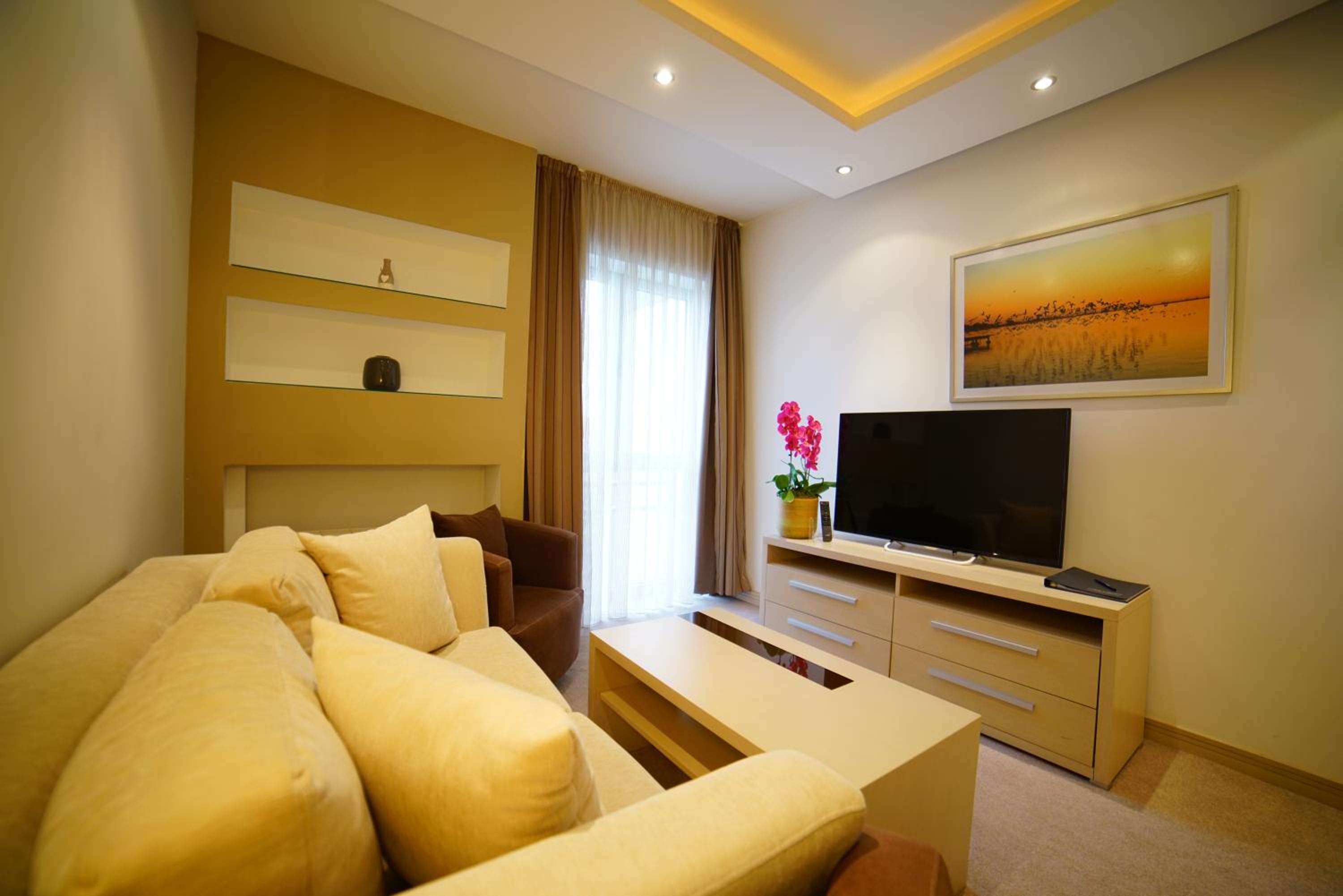 Suite - Photo 6