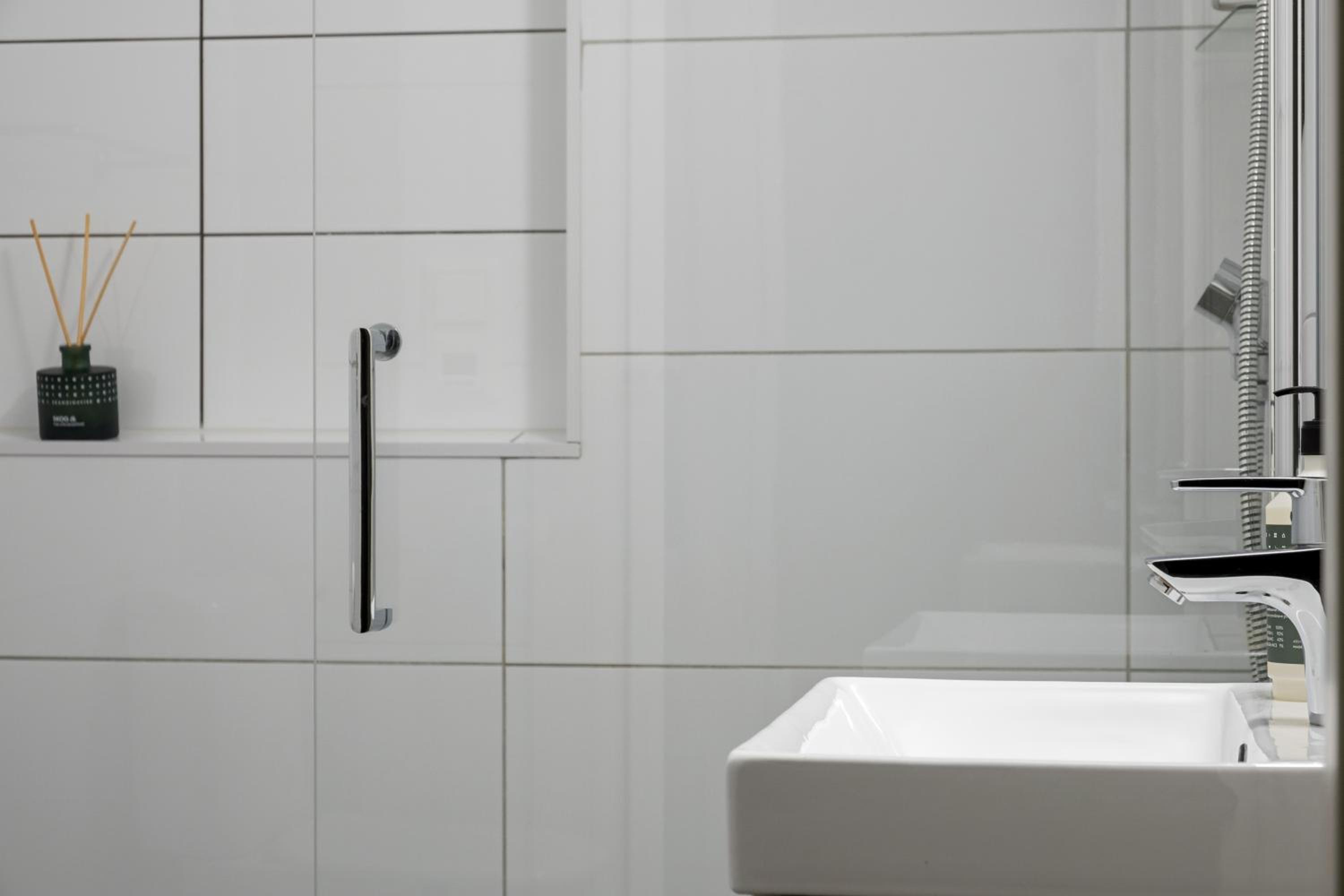 Two-Bedroom Apartment - Photo 11