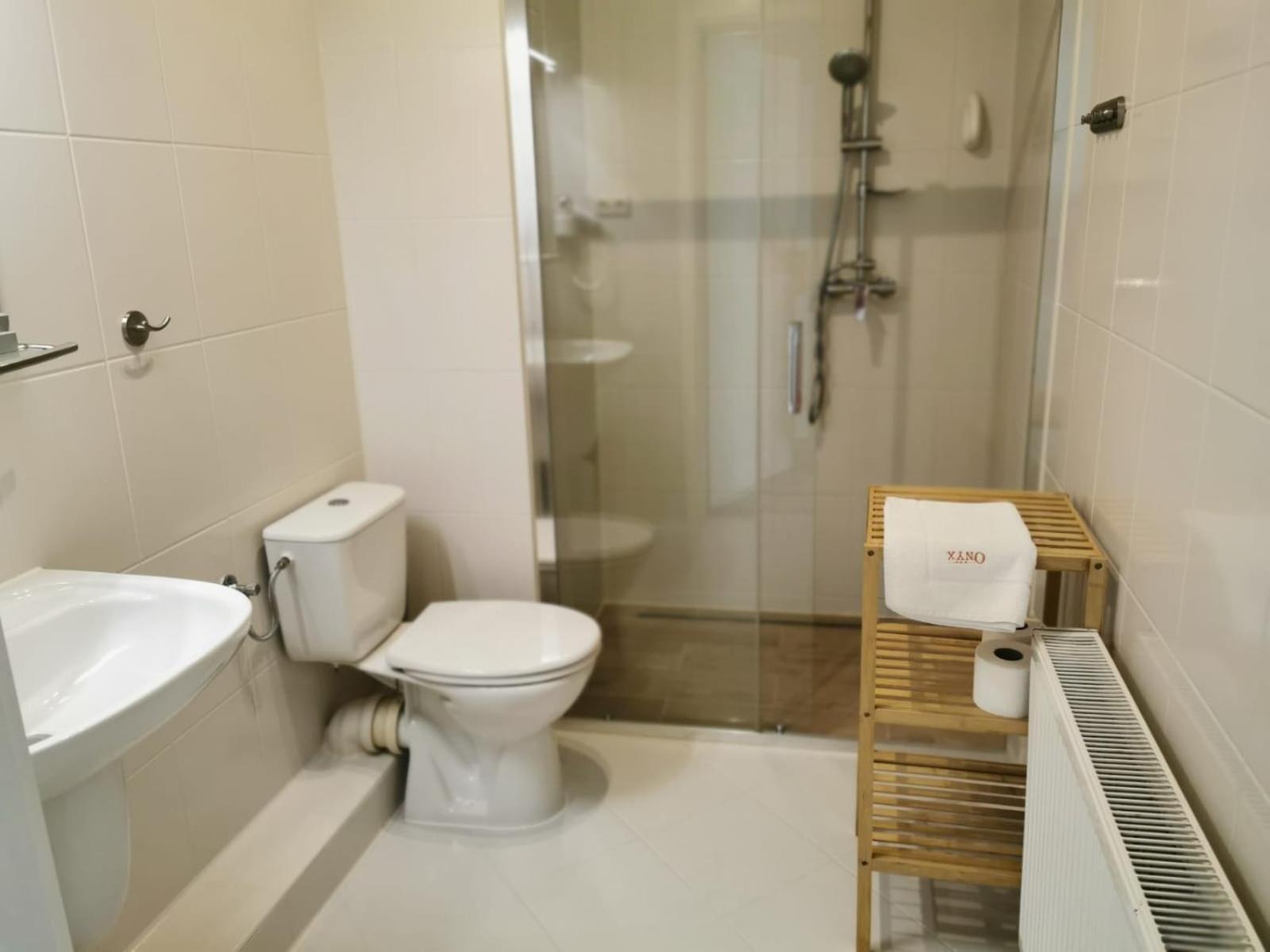 Deluxe Double Room with Shower - Photo 9