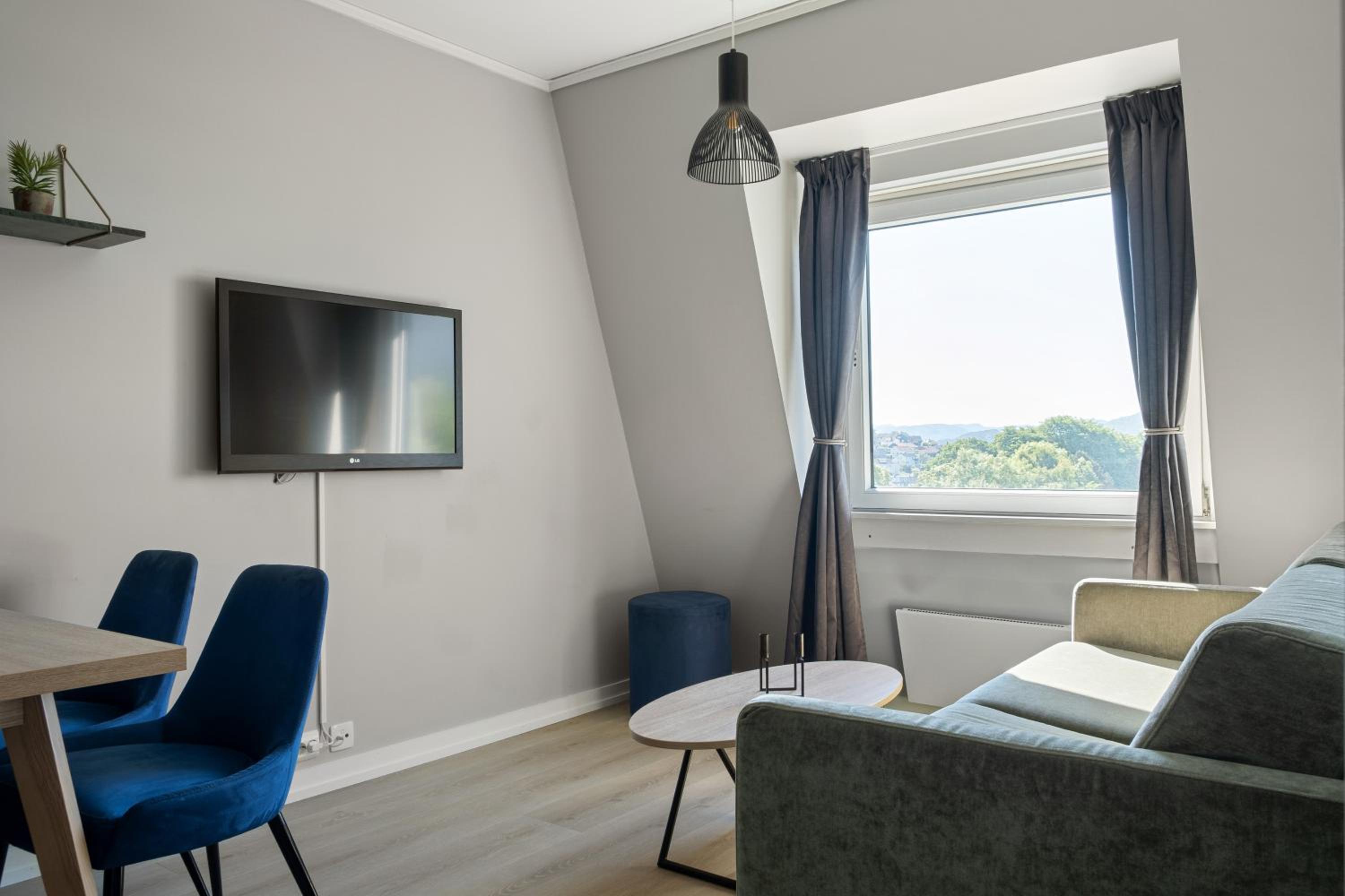 One Bedroom with Sofabed - Photo 6