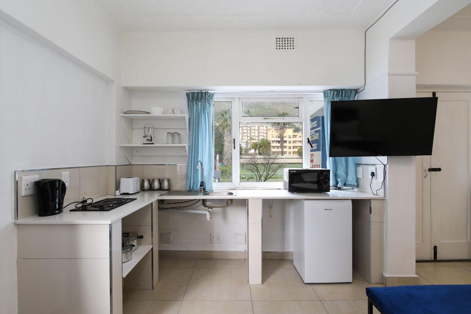 Apartment with Mountain View - Photo 2