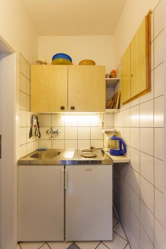 Studio with Balcony - Photo 7