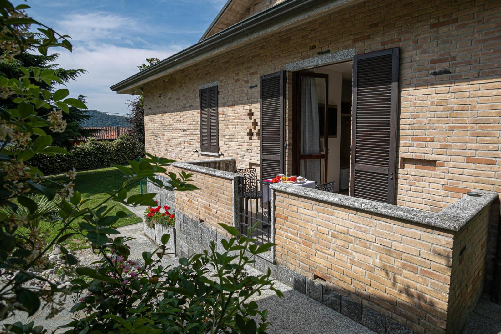 Superior Double or Twin Room with Pool View photo 2