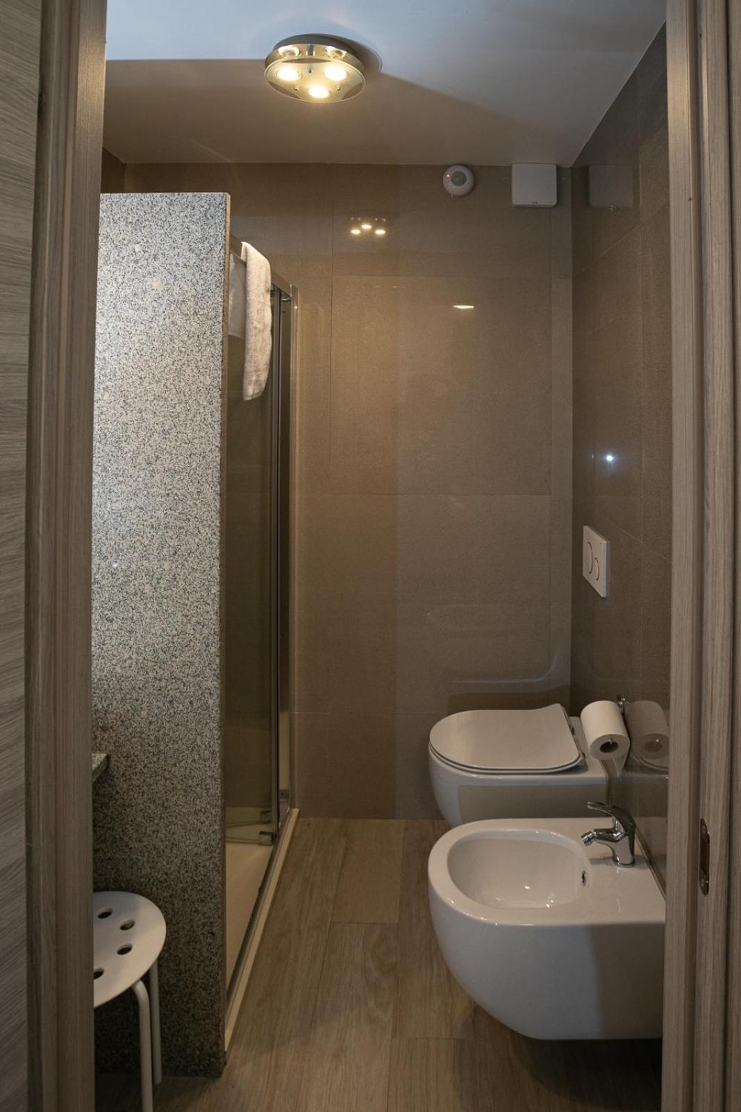 Double or Twin Room - Photo 3