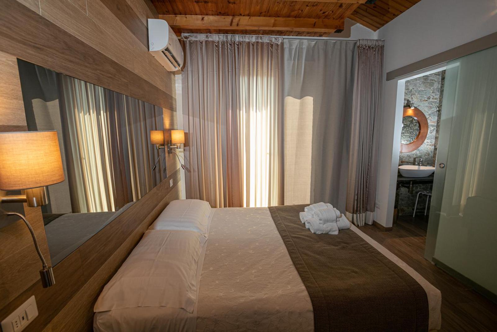 Large Double or Twin Room - Photo 11