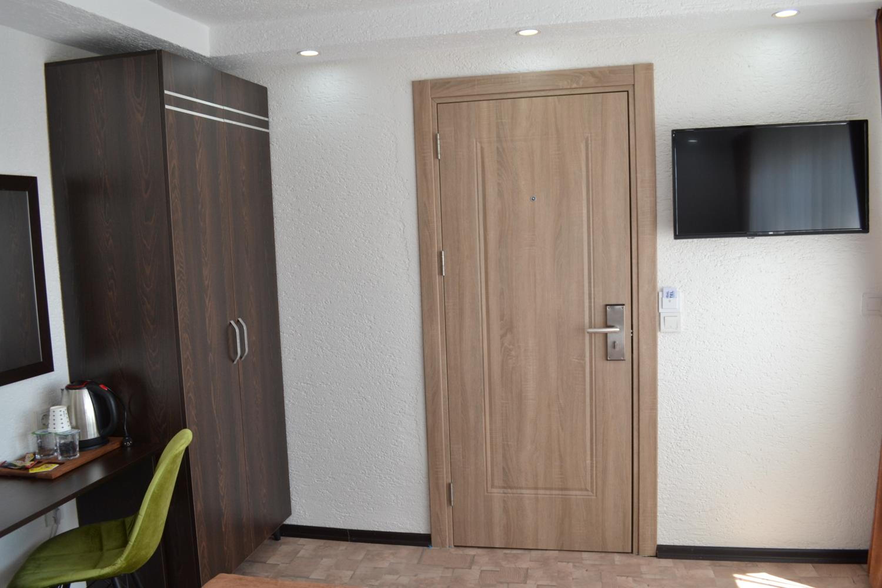 Double or Twin Room with Balcony photo 2