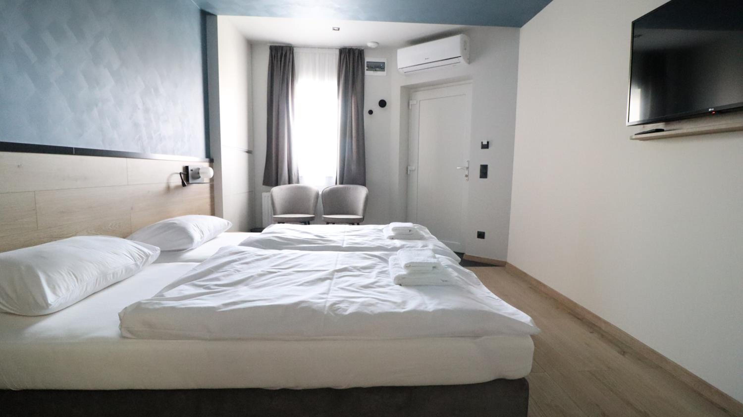 Double or Twin Room with Shower photo 1