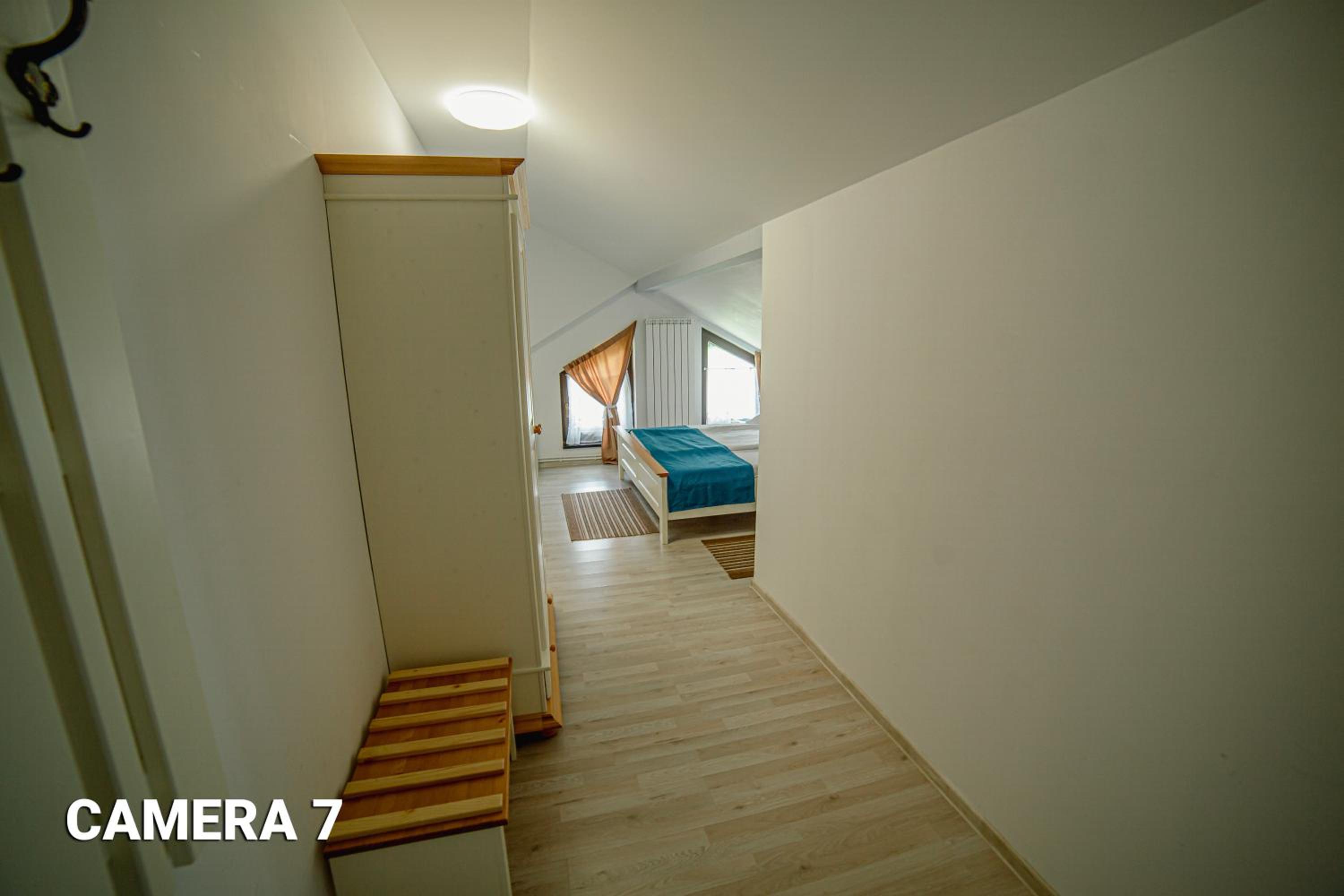 Deluxe Room (2 Adults + 1 Child) - Photo 20
