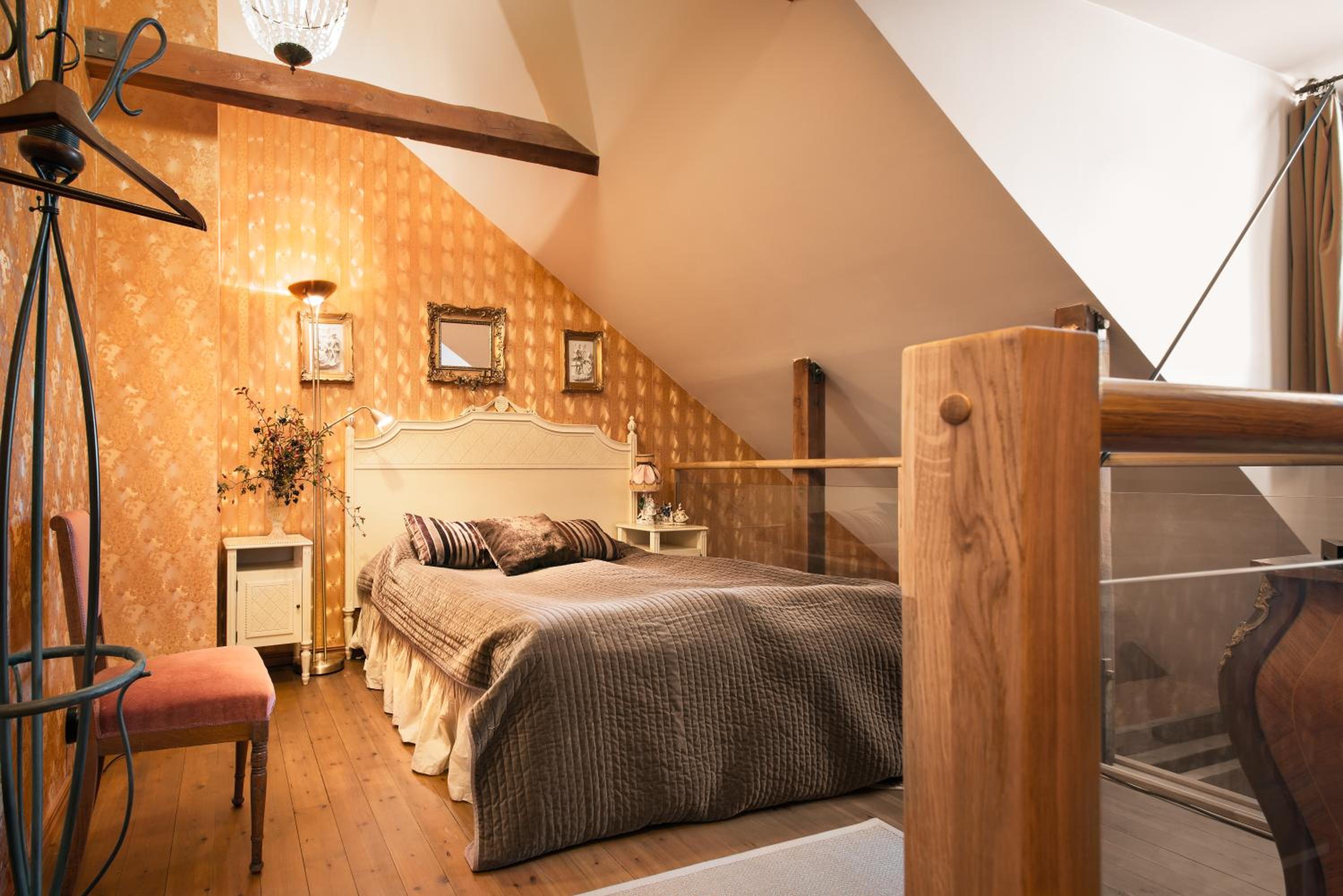 Suite - Photo 11