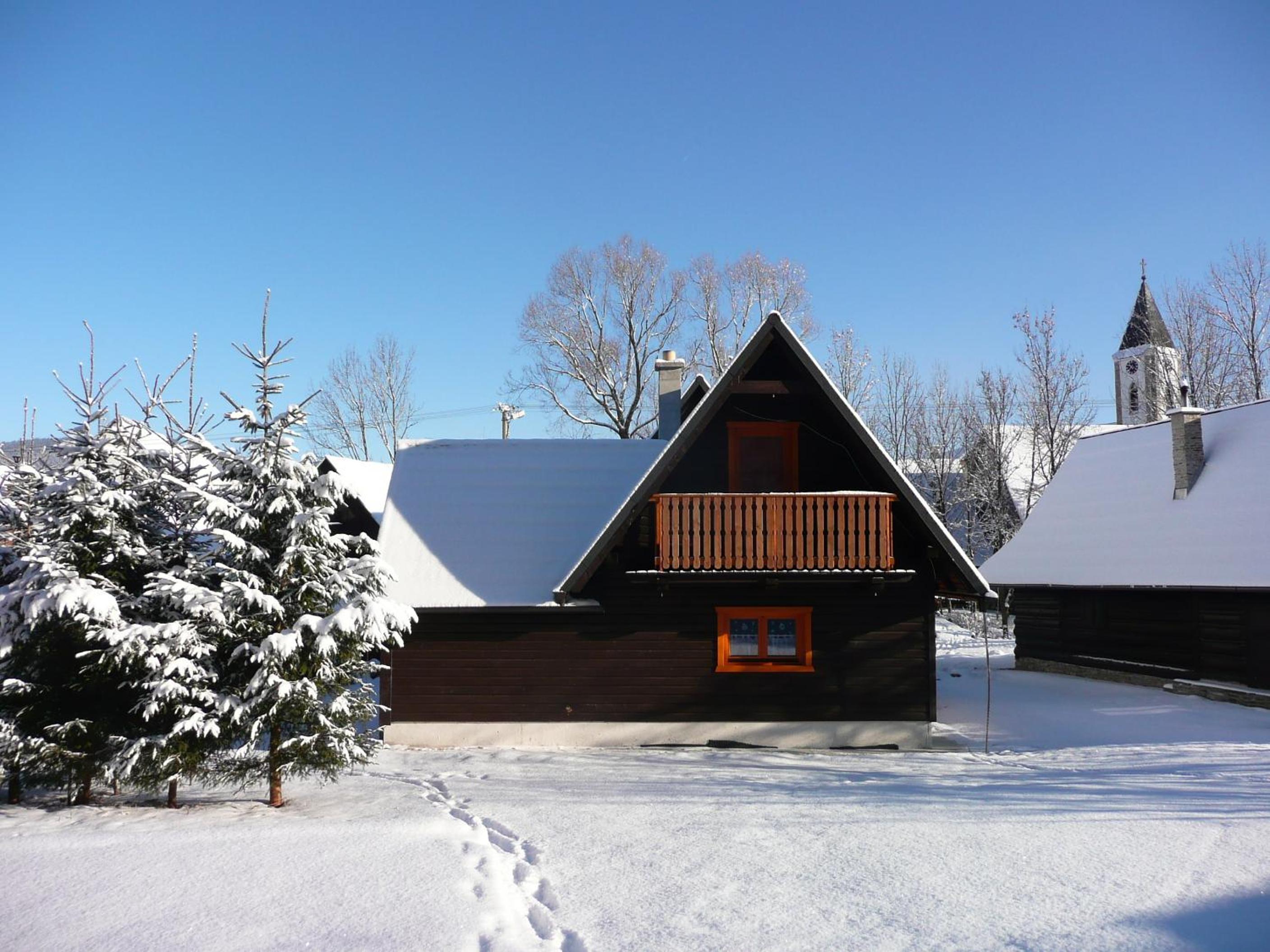 Three-Bedroom House photo 3