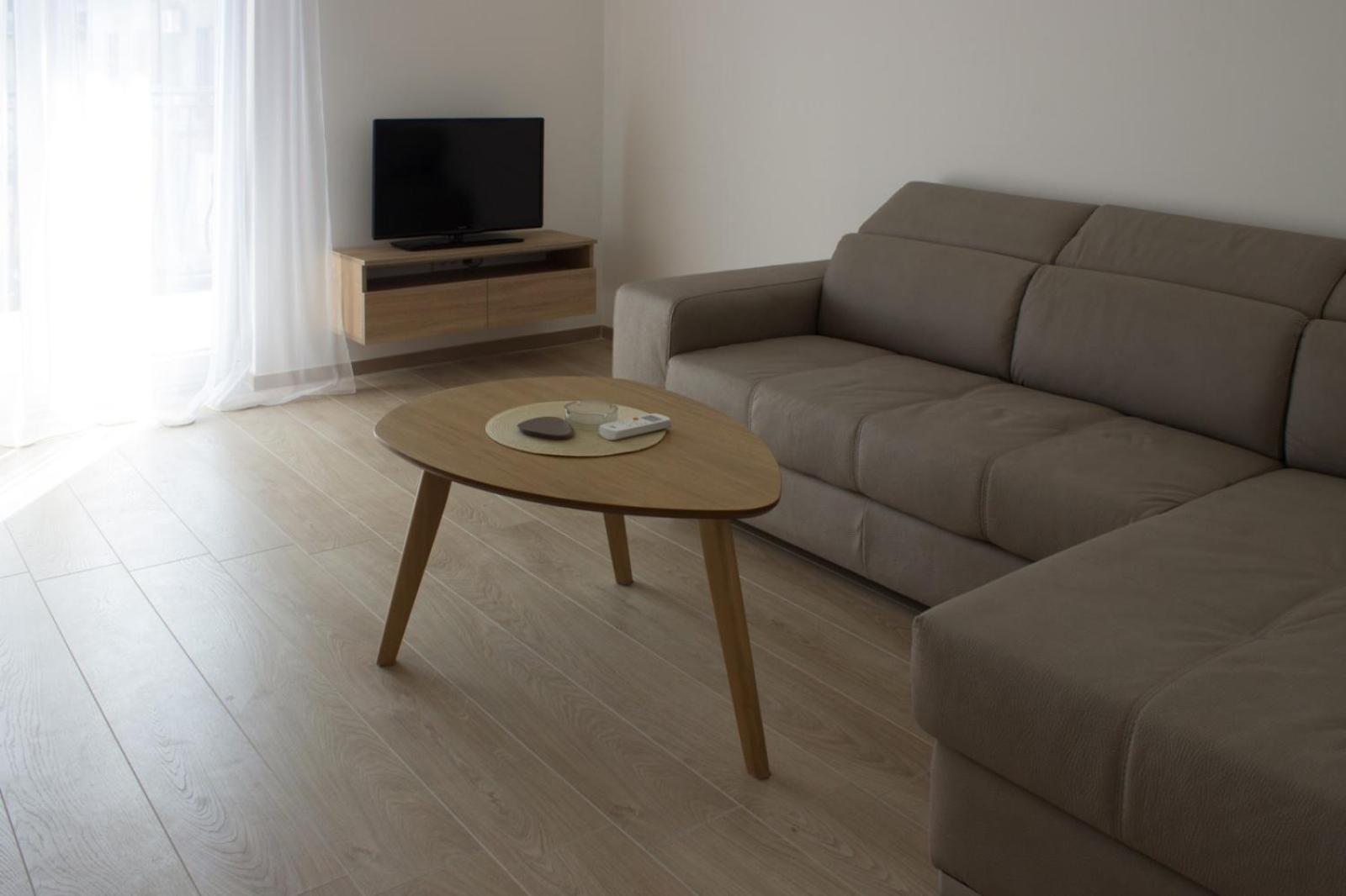 One-Bedroom Apartment photo 1