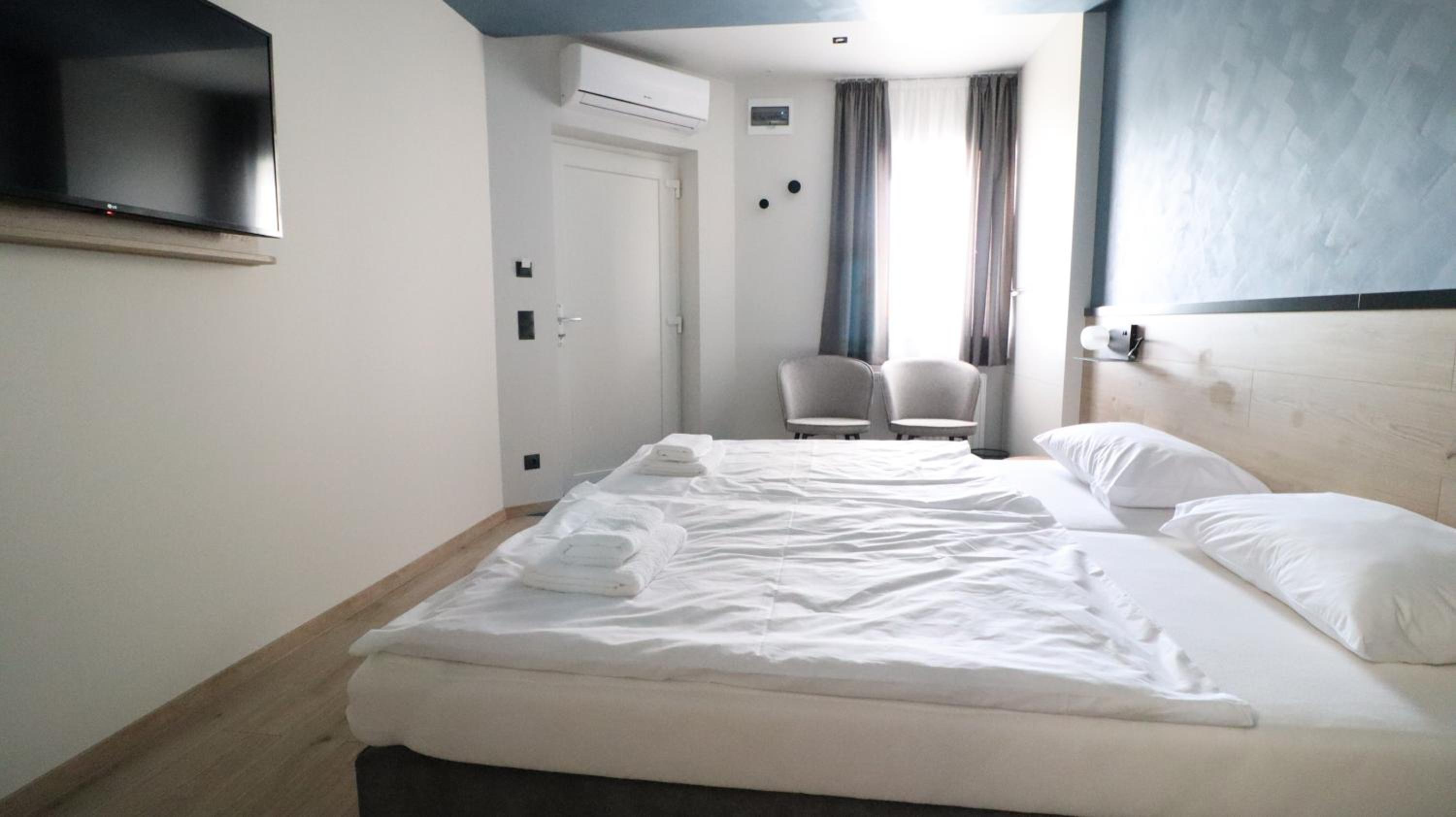 Double or Twin Room with Shower photo 3
