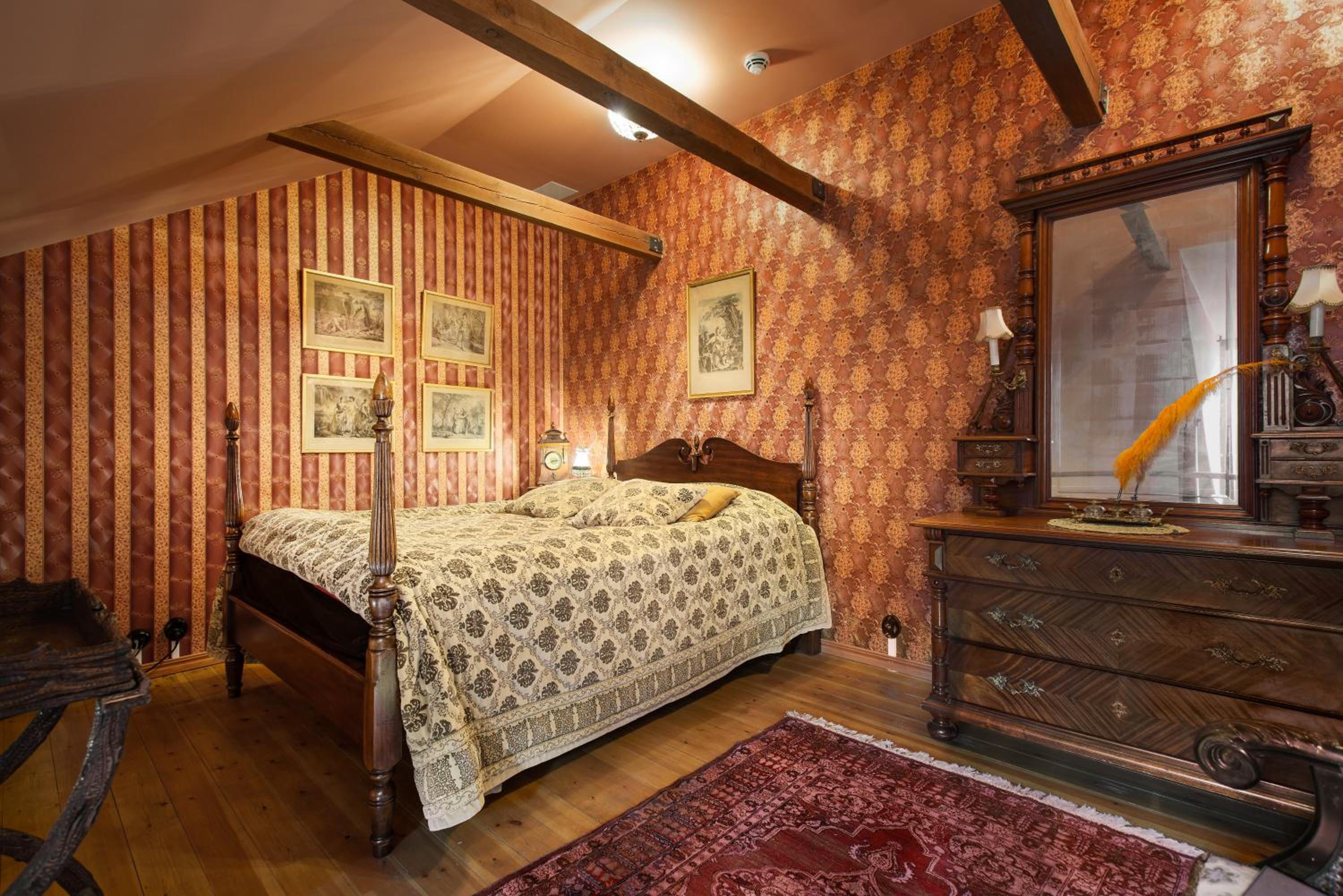 Suite - Photo 9
