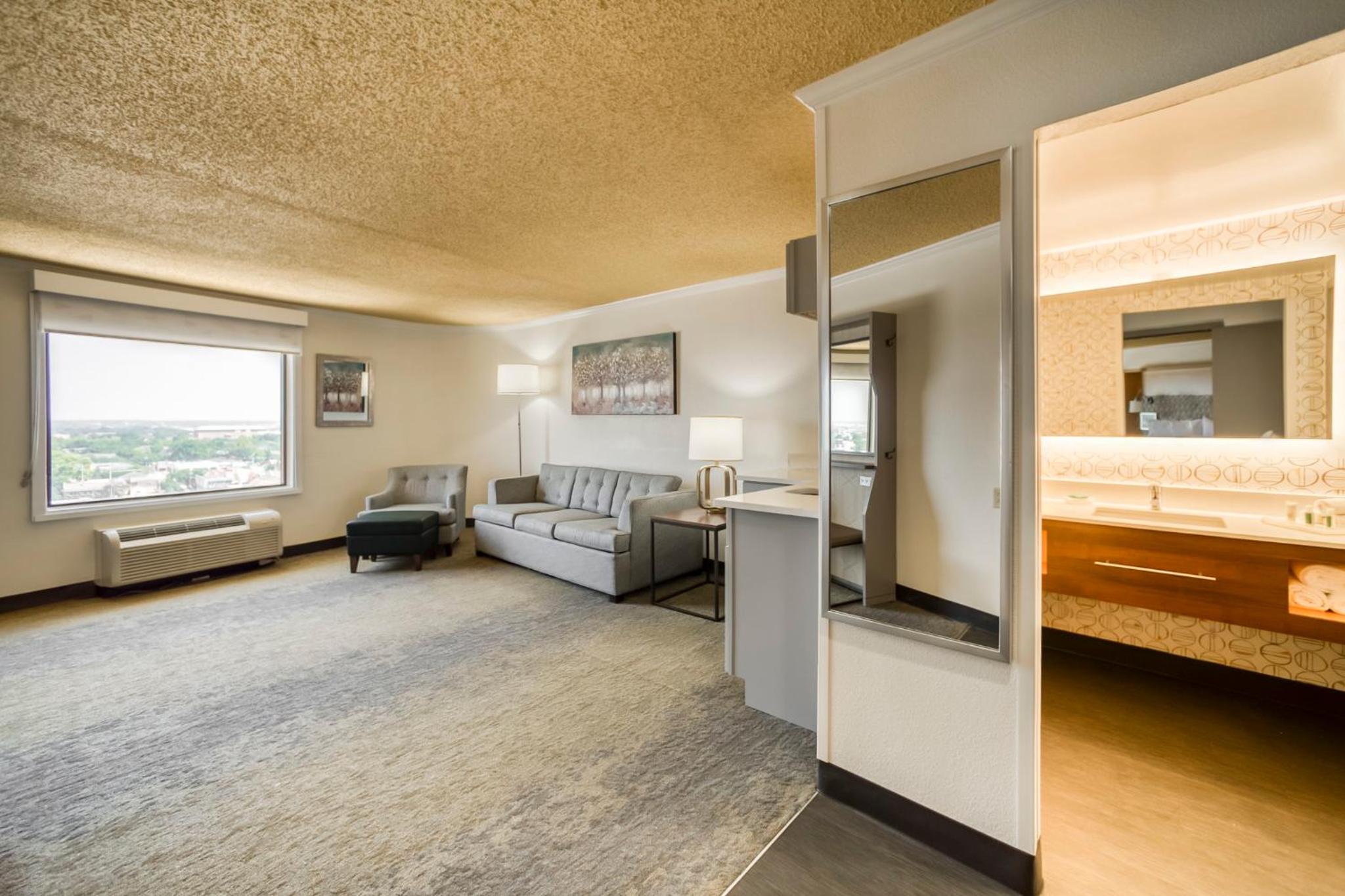 King Suite - Photo 12