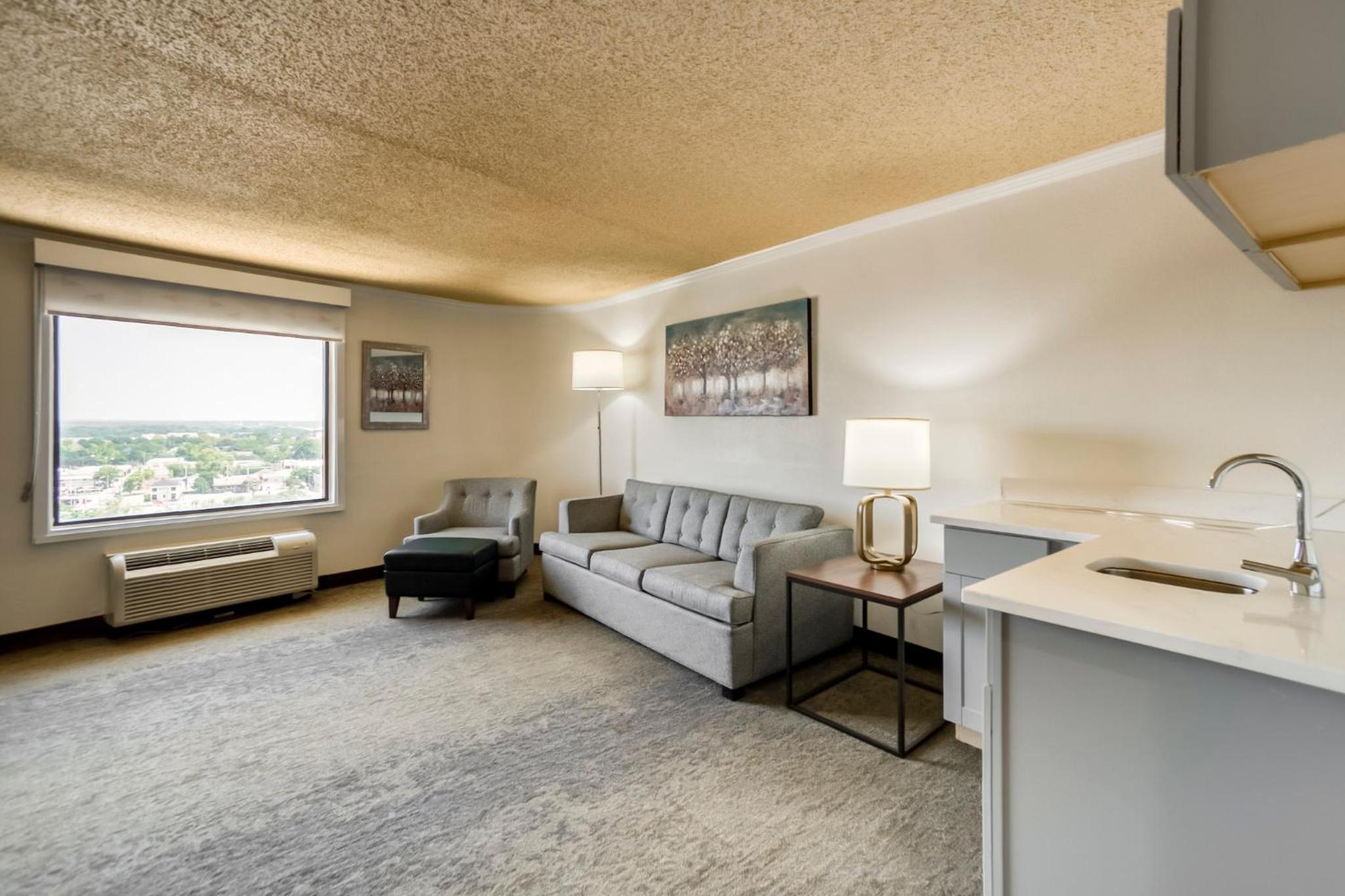 King Suite - Photo 13