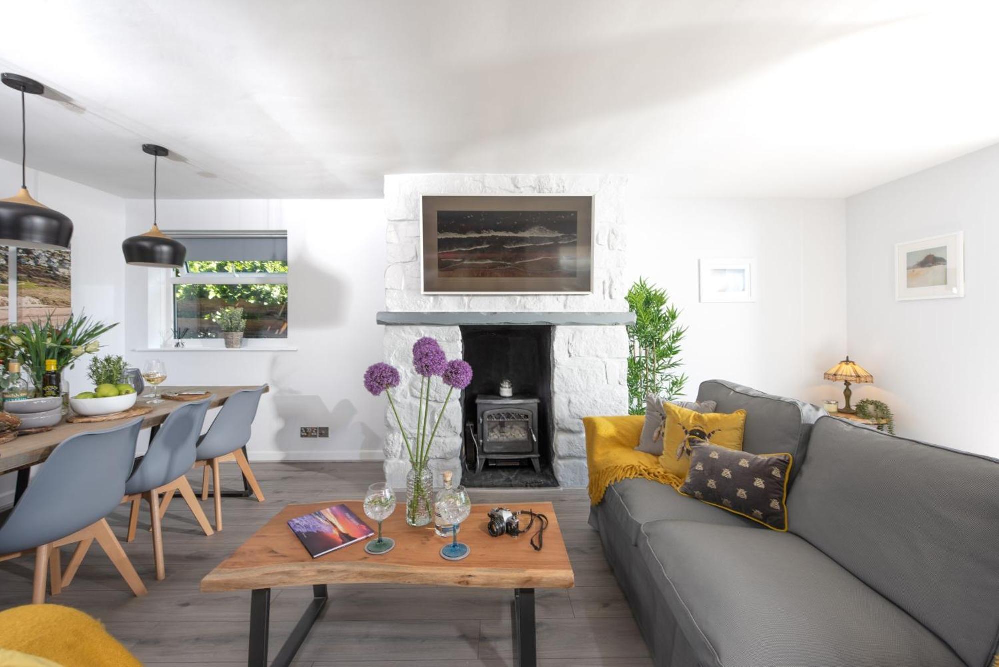 Three-Bedroom House photo 2