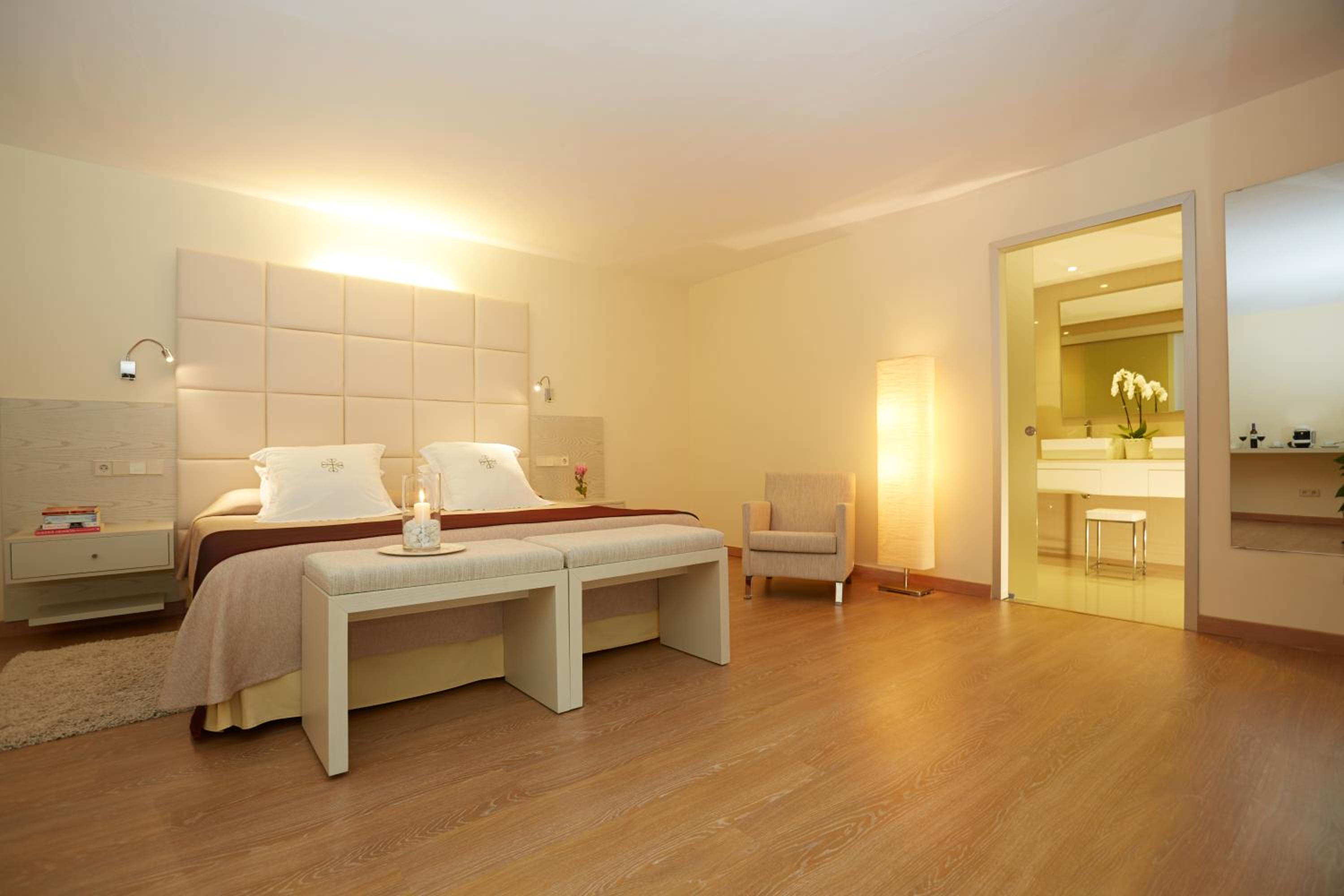Junior Suite with Terrace - Photo 3