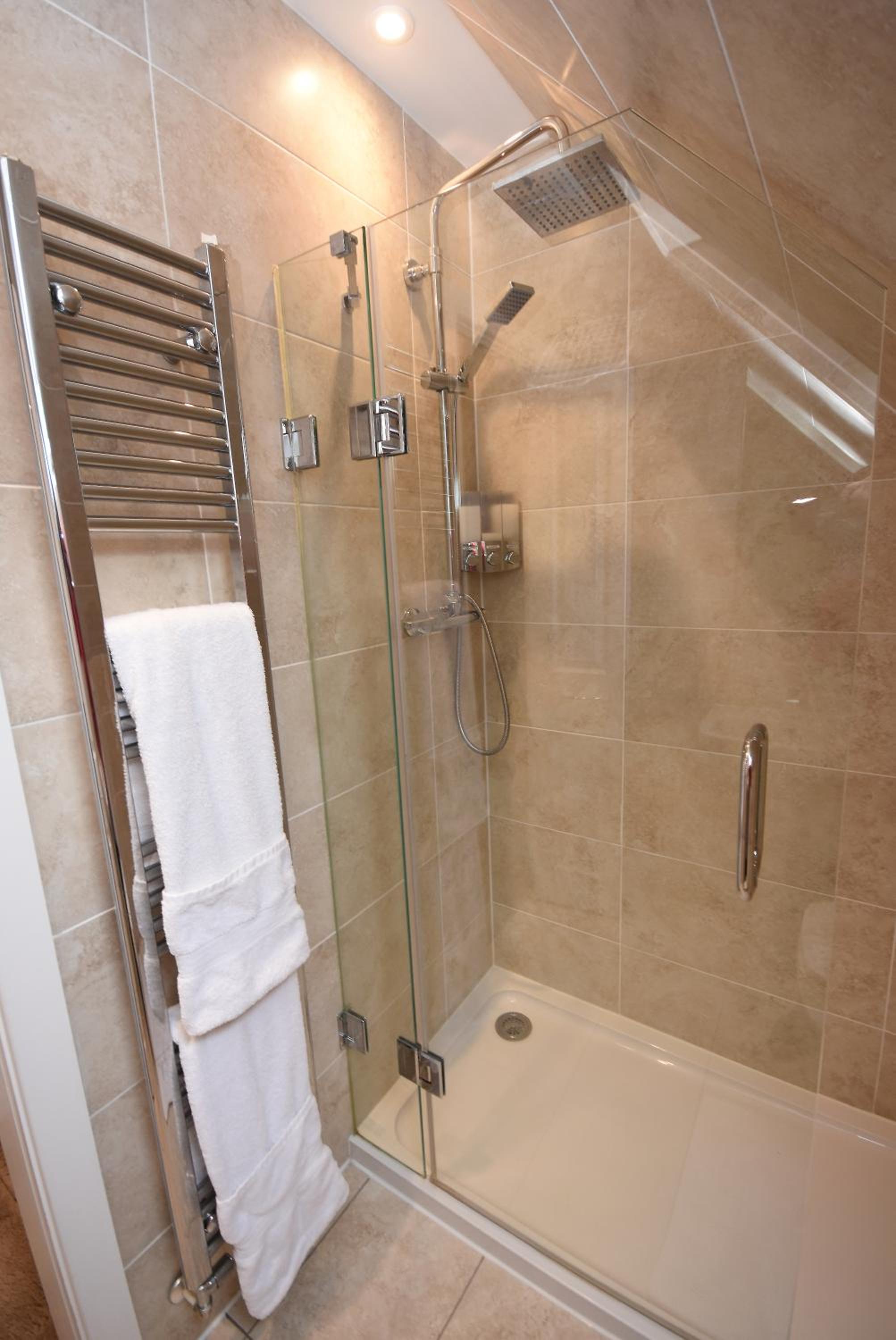 Deluxe King Room - Photo 15